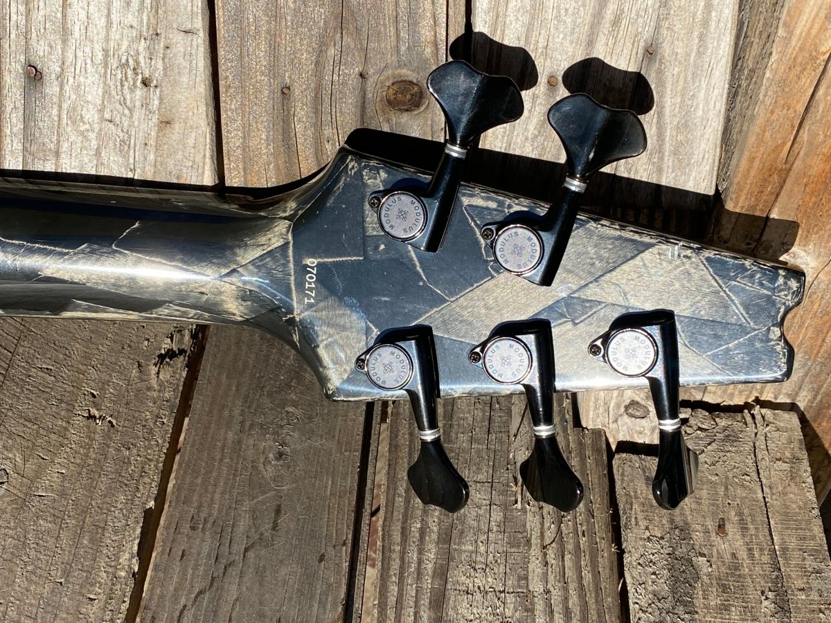 SOLD - Modulus Q5 Bass 2007 - Mahar's Vintage Guitars