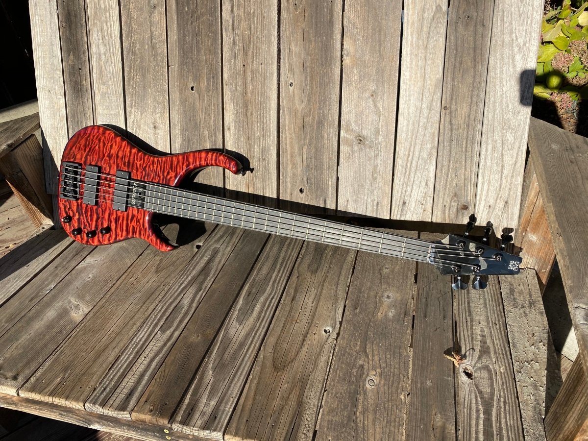 SOLD - Modulus Q5 Bass 2007 - Mahar's Vintage Guitars