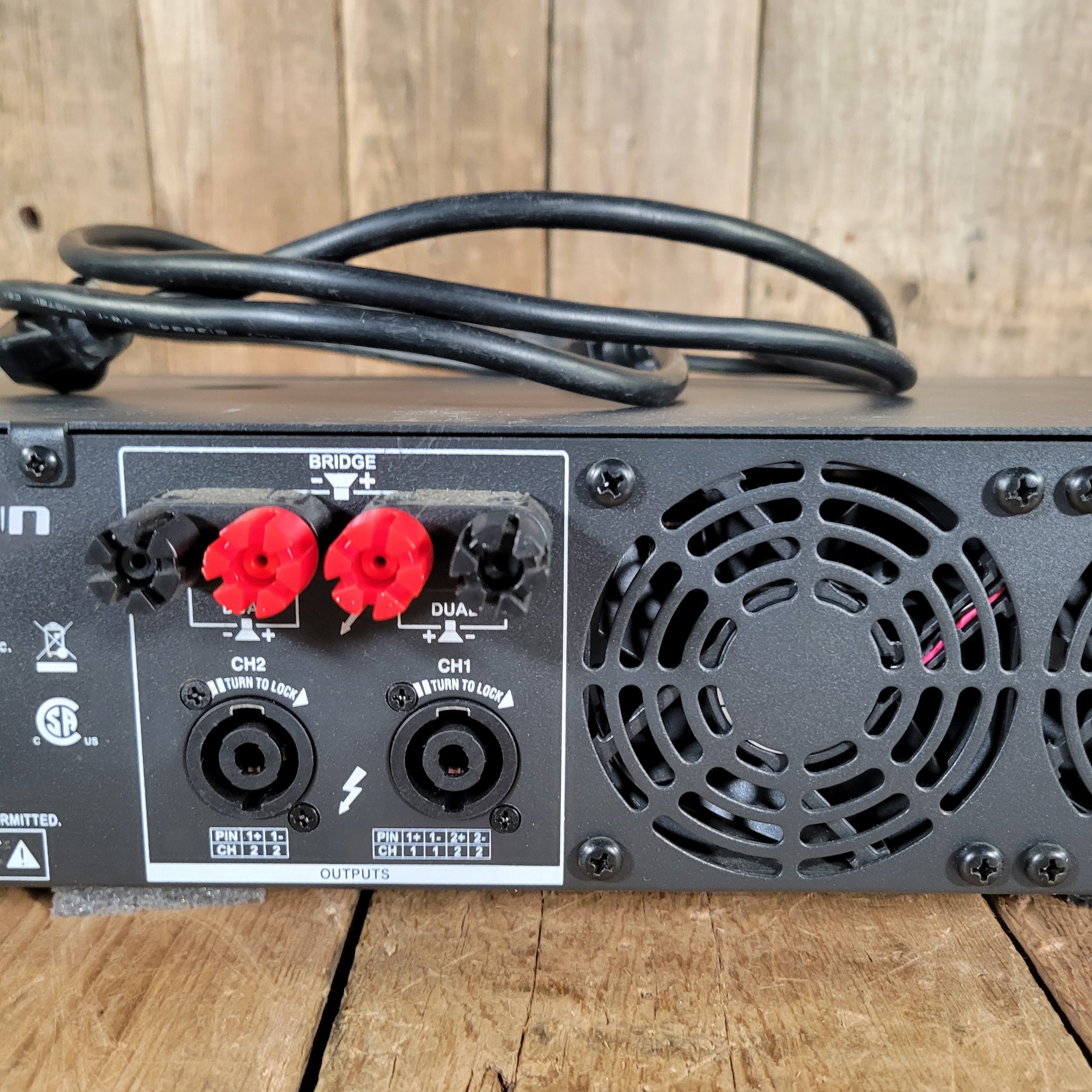 Crown 2019 XLi800 Power Amplifier Very Good