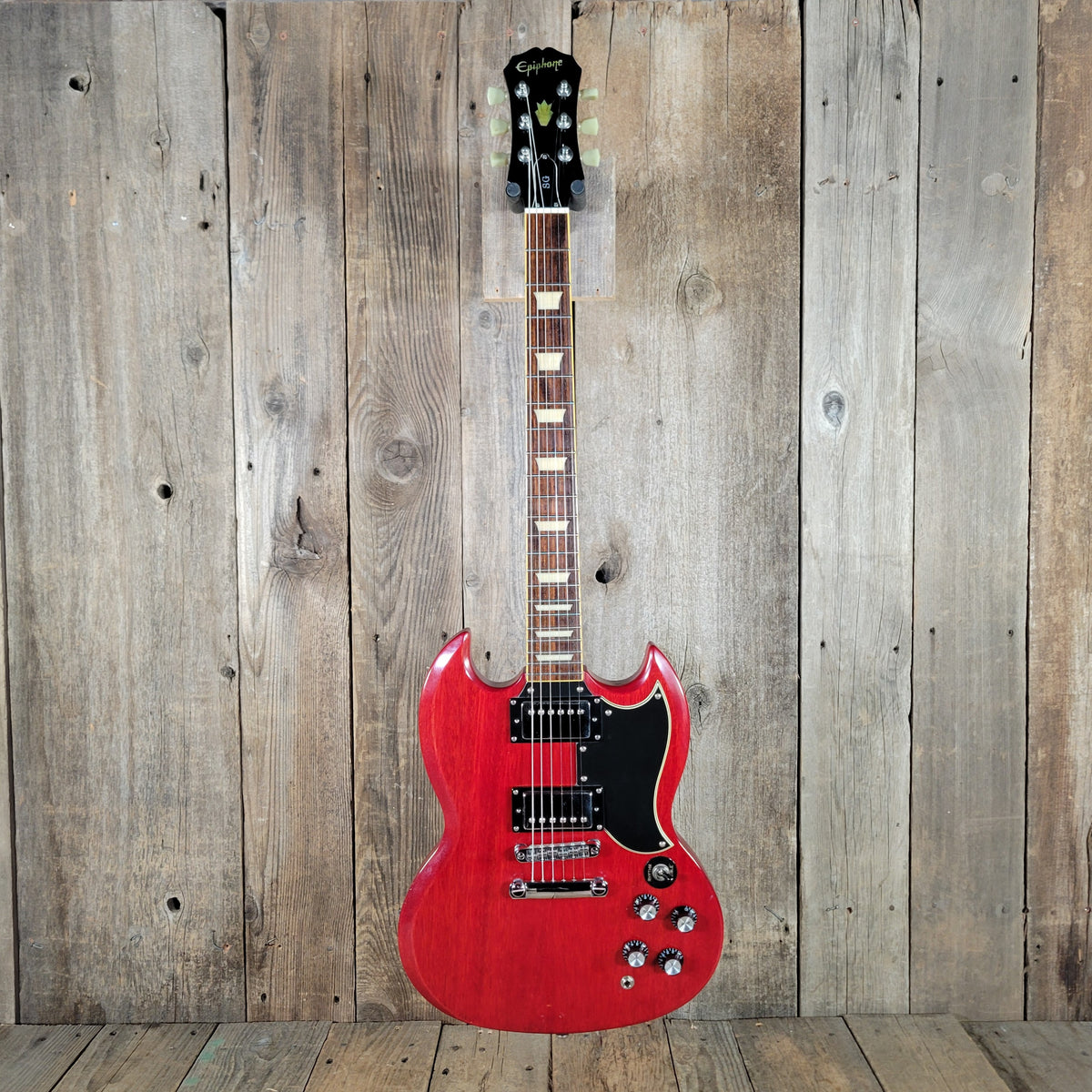 Epiphone SG-400 Cherry Electric Guitar 2005 with Hard Case – Vintage Style, Classic Rock Tone