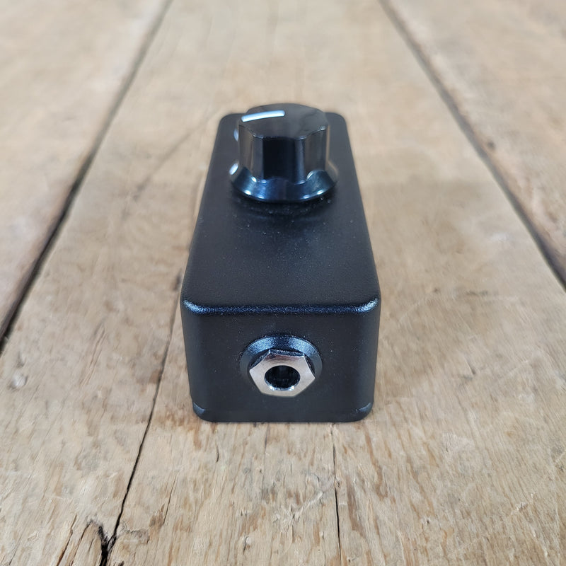 JHS Little Black Amp Box Passive Amp Attenuator