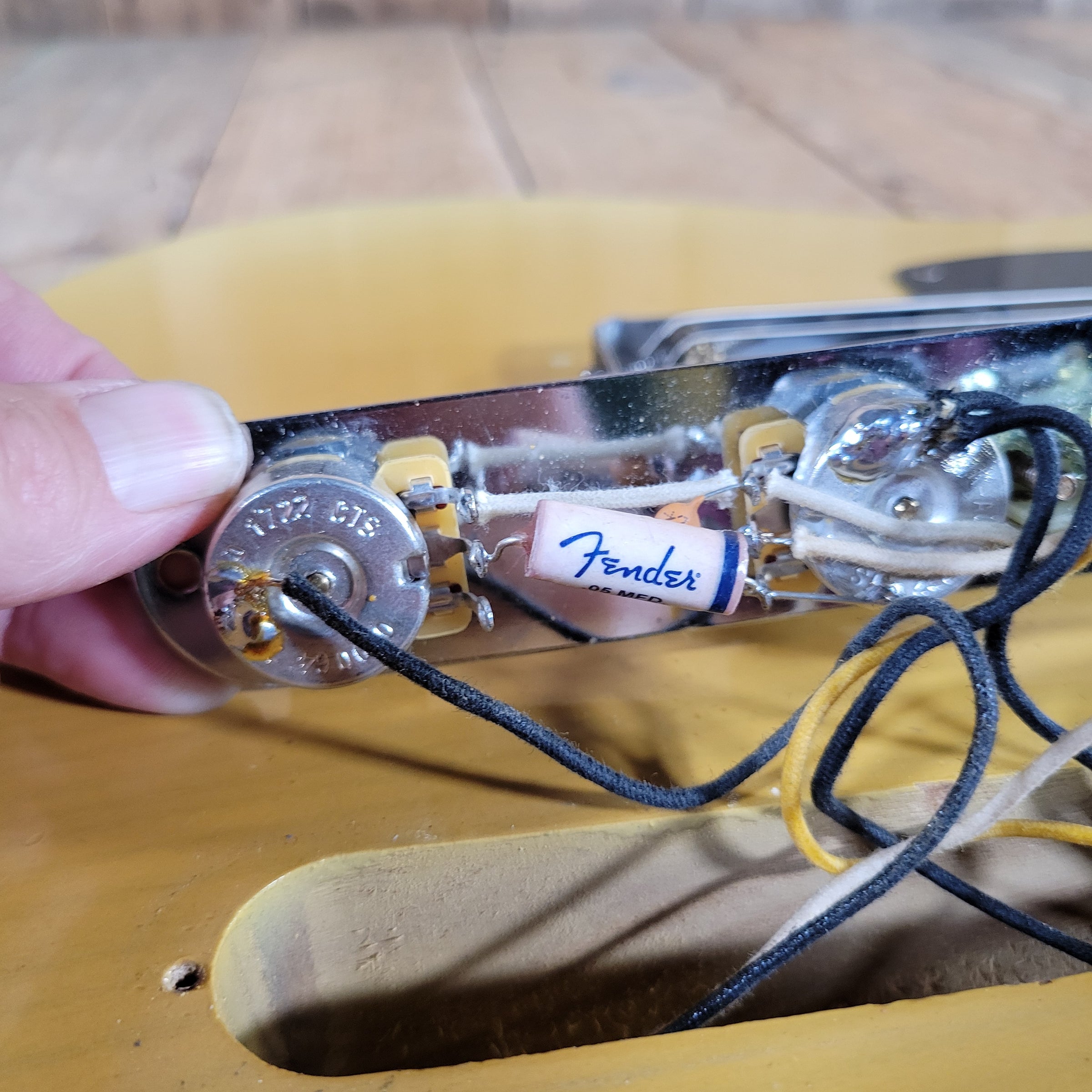 Chad Underwood Custom Relic Blackguard Telecaster w/ Hard Case 6lbs 5.5oz