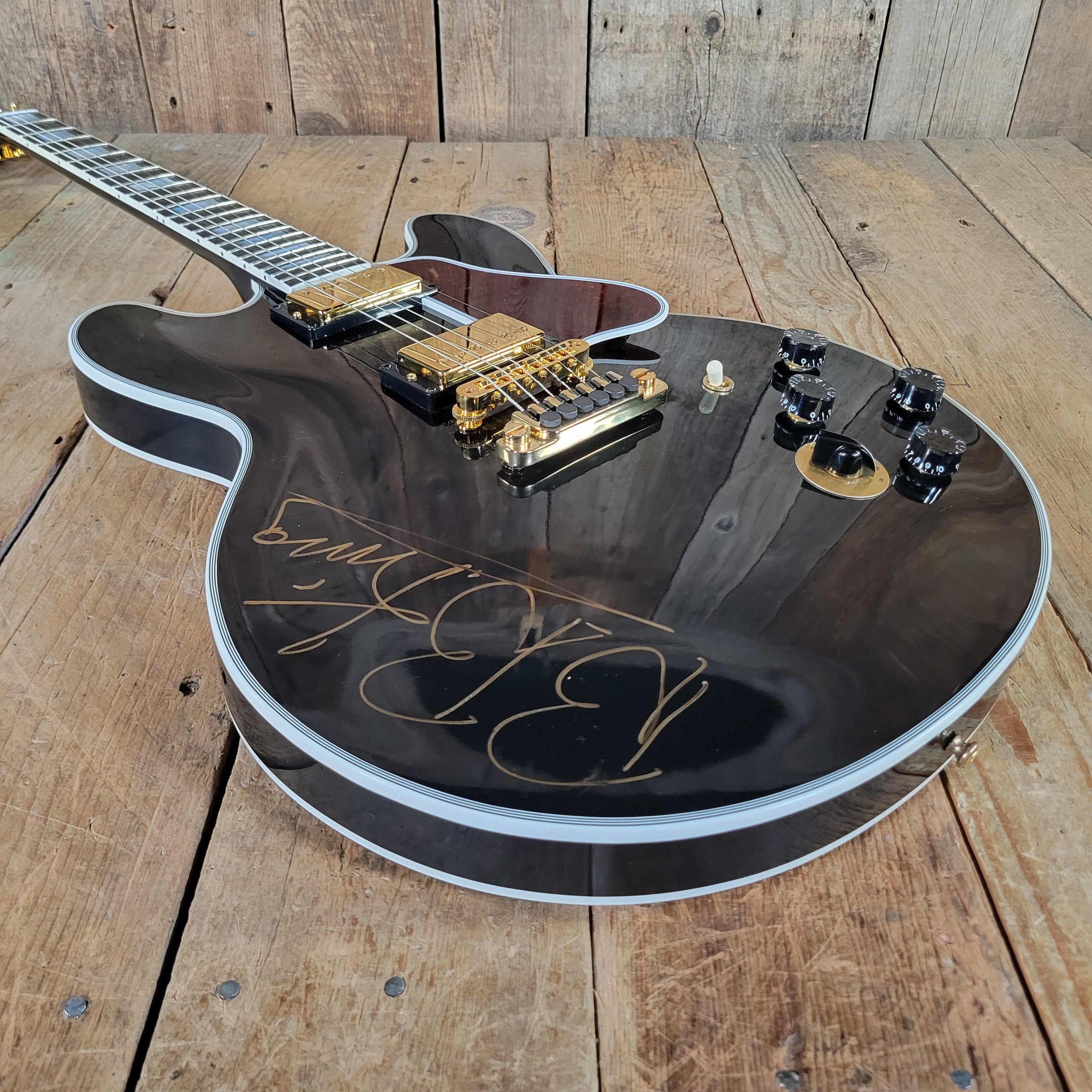 Gibson B.B. King "Lucille" Signature 2004 — Signed by B.B. King