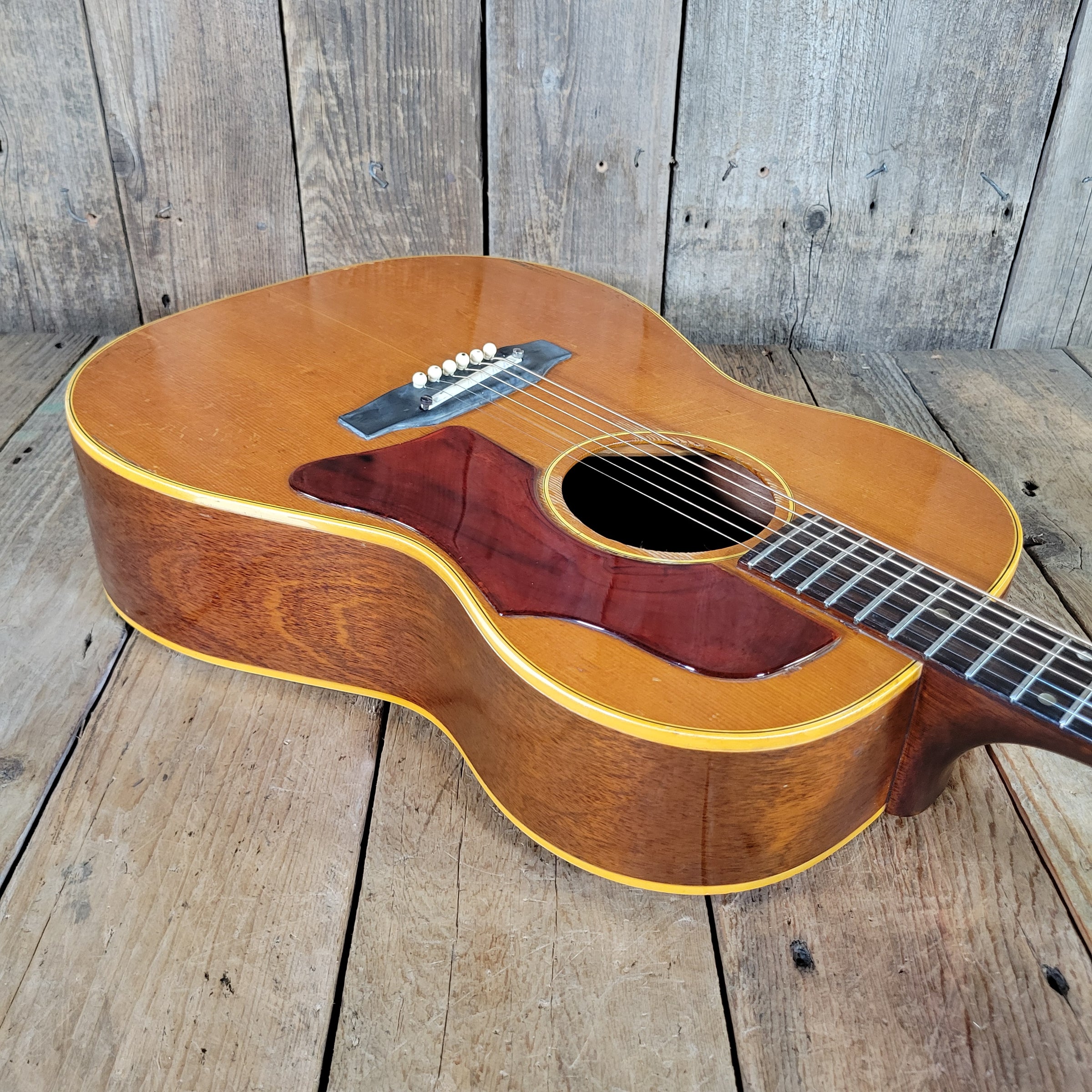 Gibson B-25 N 6 String with 1 11/16" nut