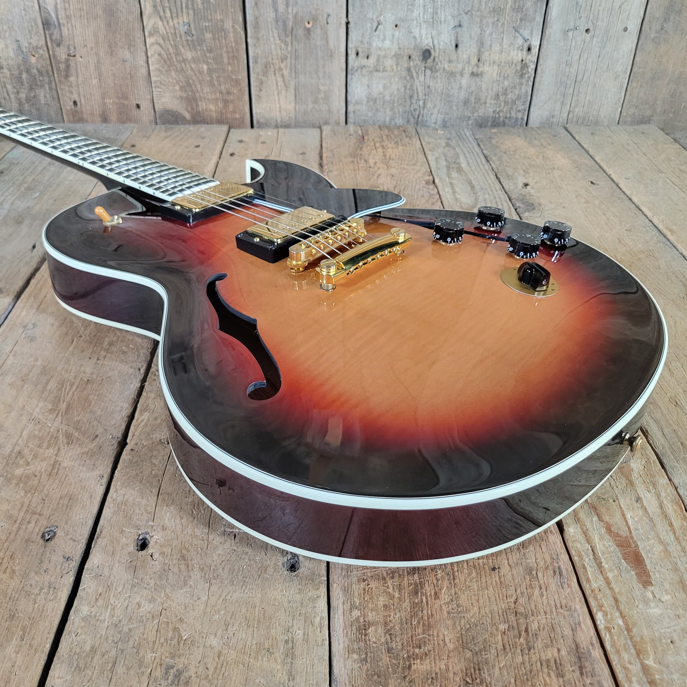 Gibson 2005 ES-137 Custom Sunburst Semi Hollow Electric Guitar Excellent