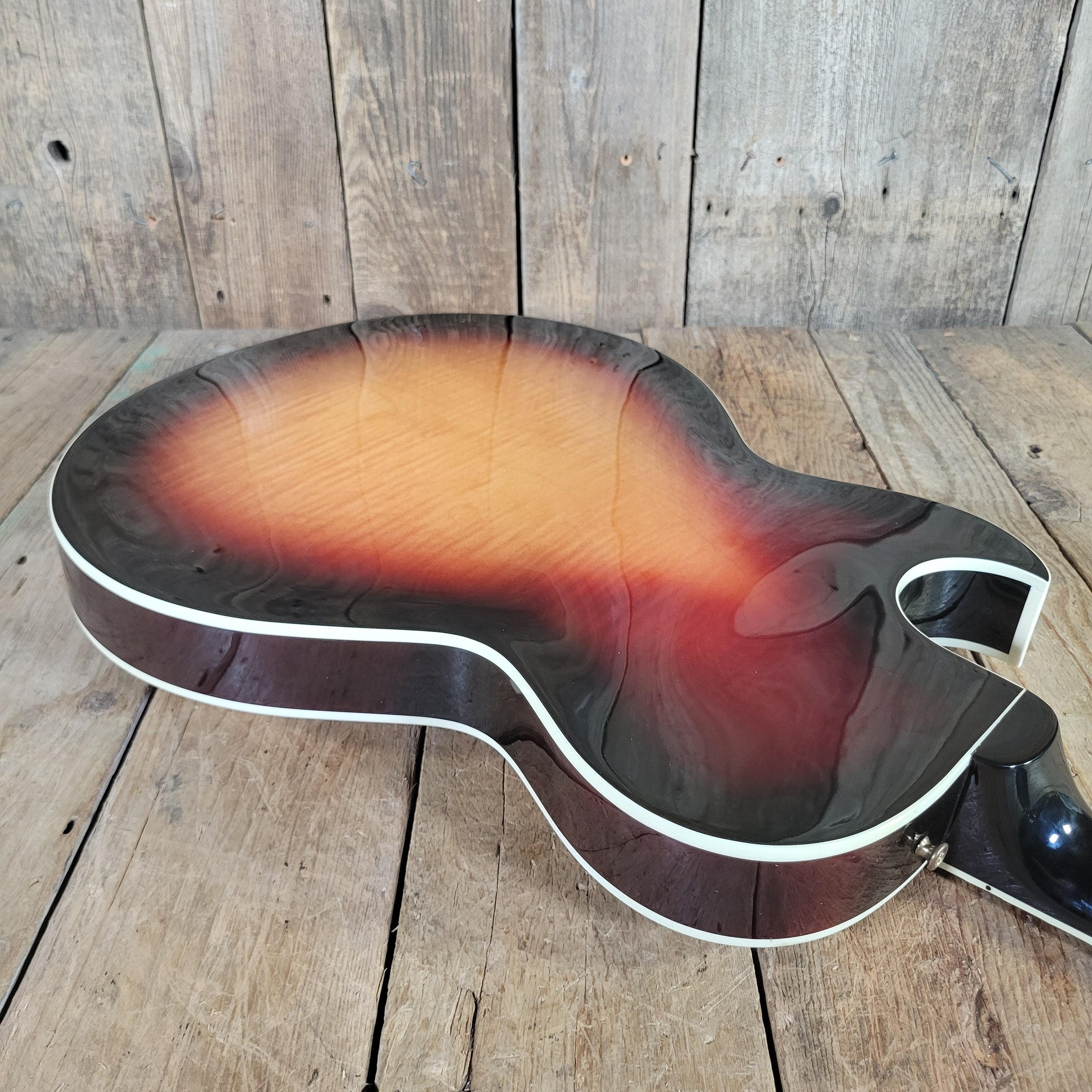 Gibson 2005 ES-137 Custom Sunburst Semi Hollow Electric Guitar Excellent