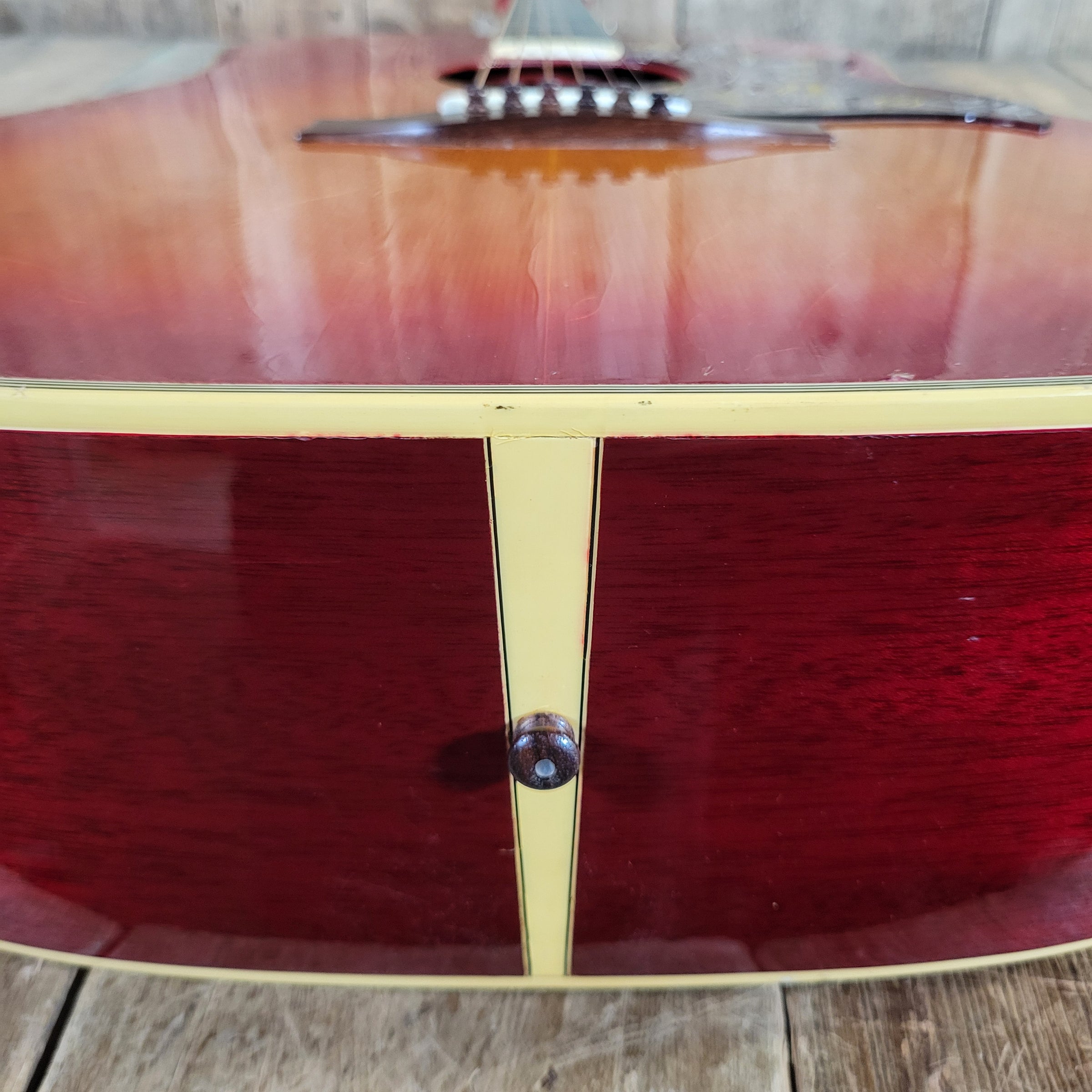 Gibson 1975 Hummingbird Custom Cherry Sunburst Very Good