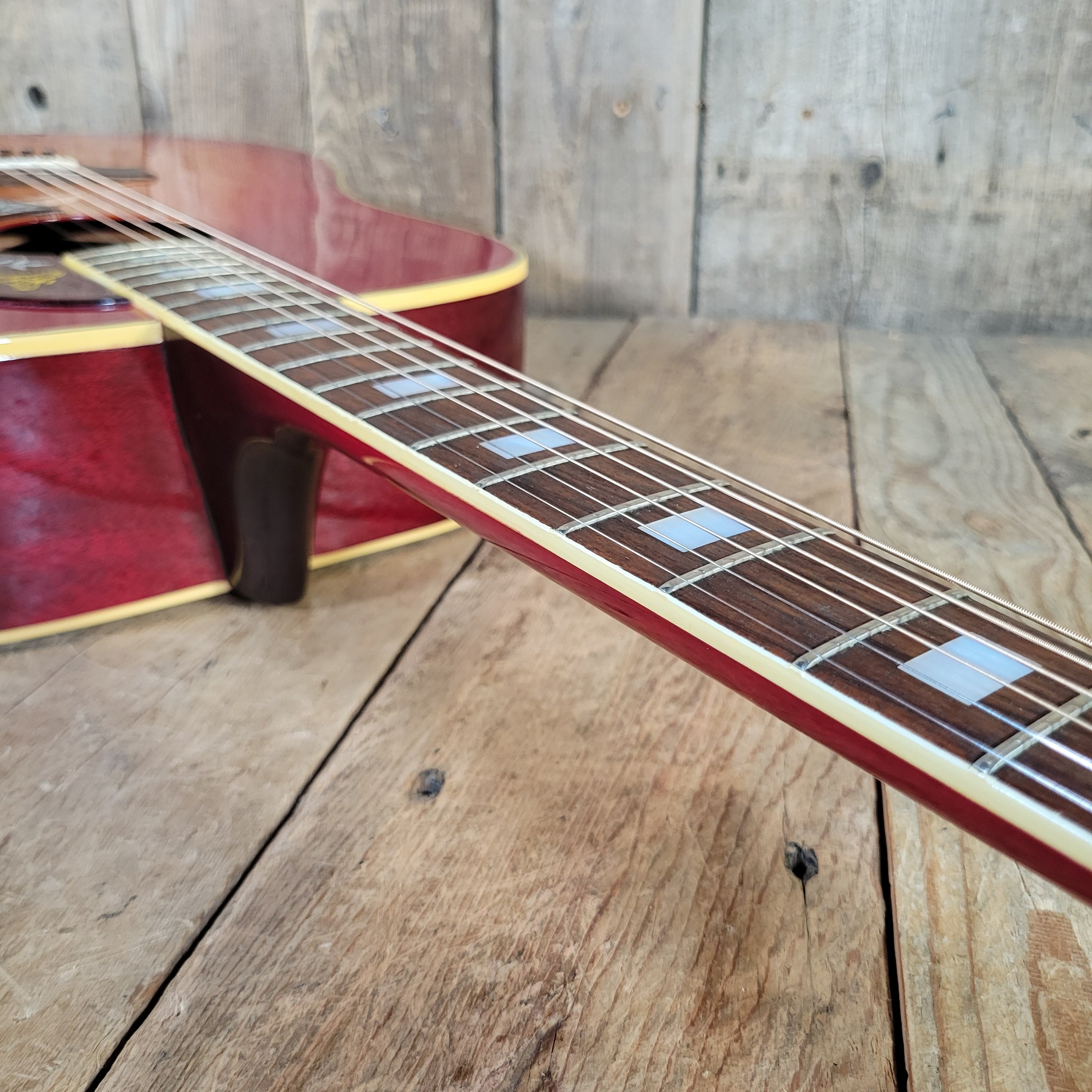 Gibson 1975 Hummingbird Custom Cherry Sunburst Very Good