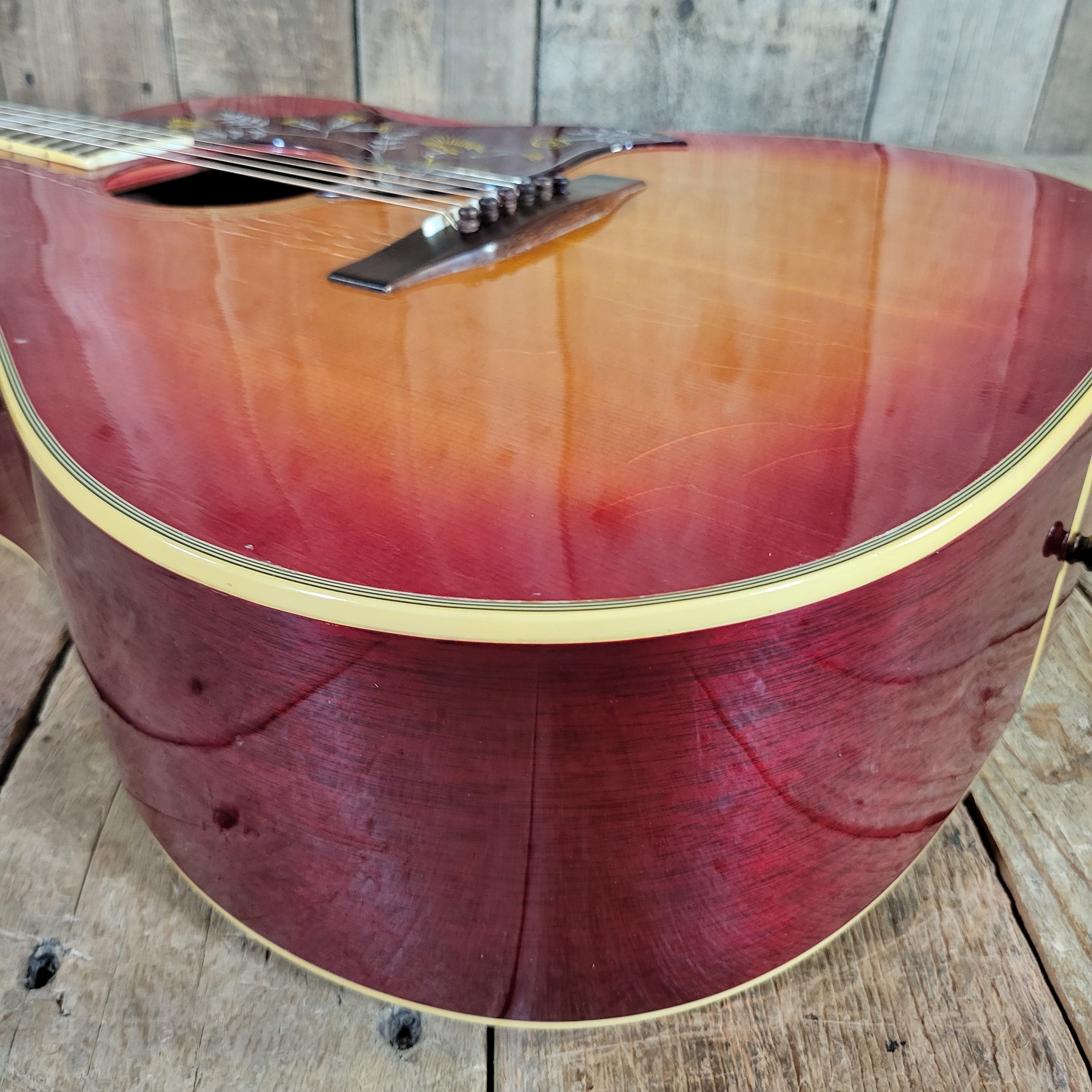 Gibson 1975 Hummingbird Custom Cherry Sunburst Very Good