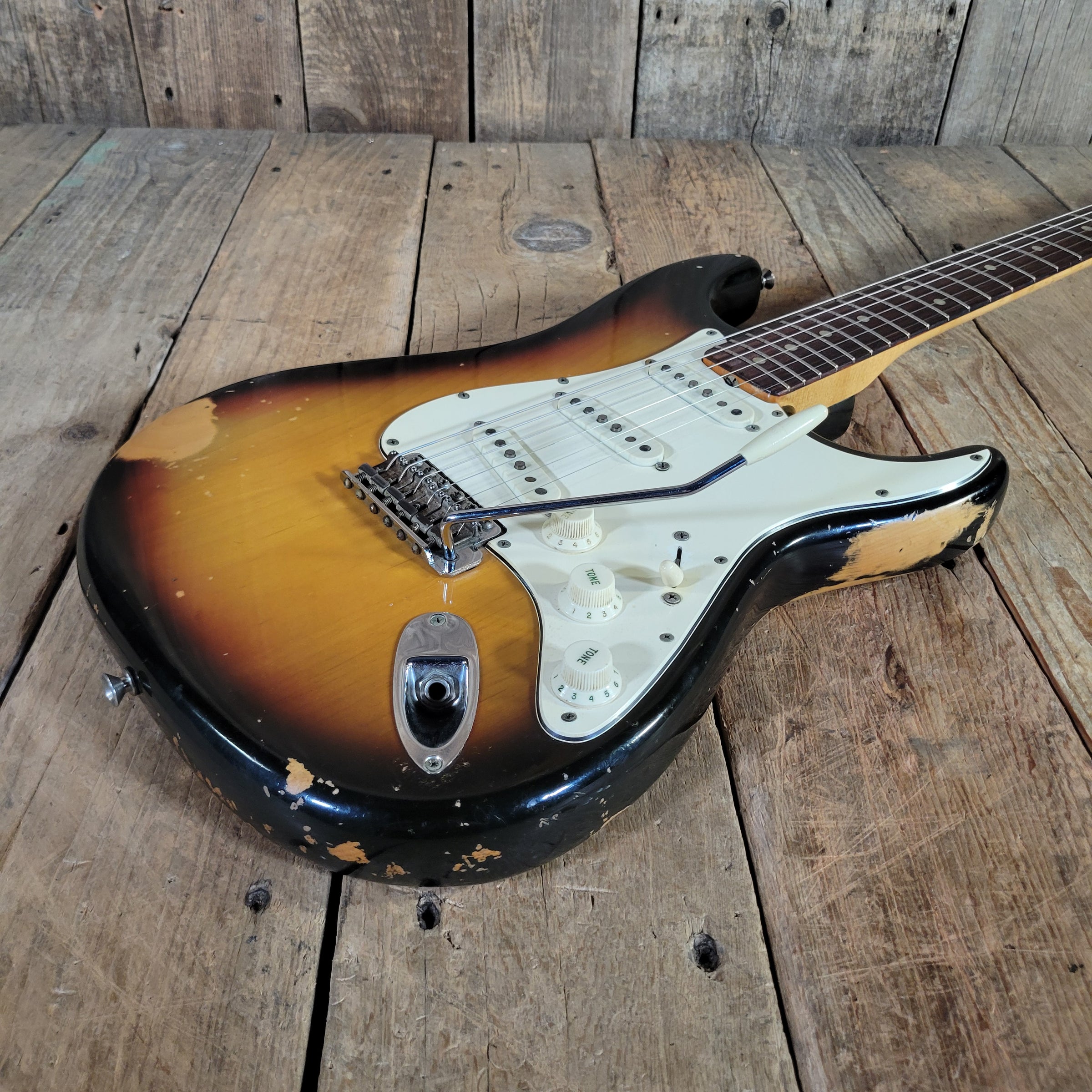 Fender 1969 Stratocaster Sunburst w/ original case Excellent