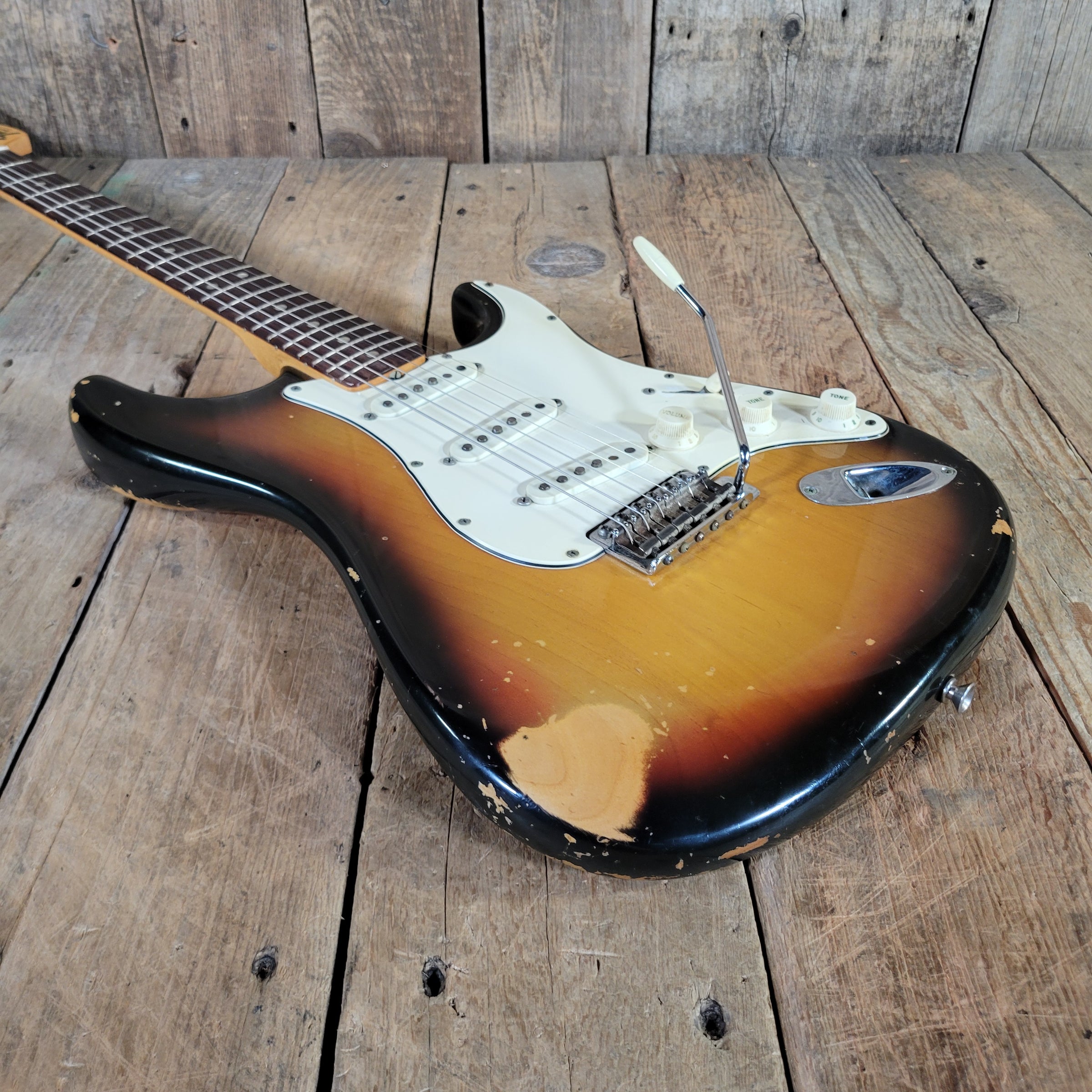 Fender 1969 Stratocaster Sunburst w/ original case Excellent