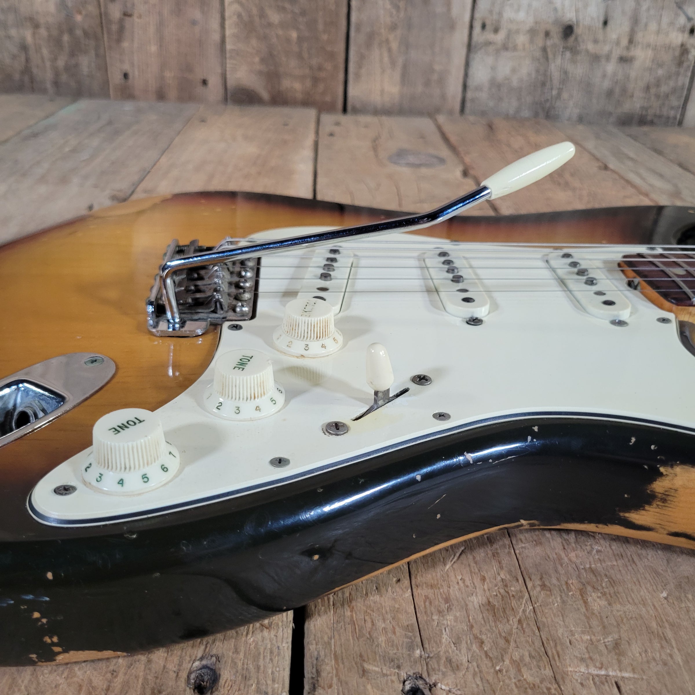 Fender 1969 Stratocaster Sunburst w/ original case Excellent