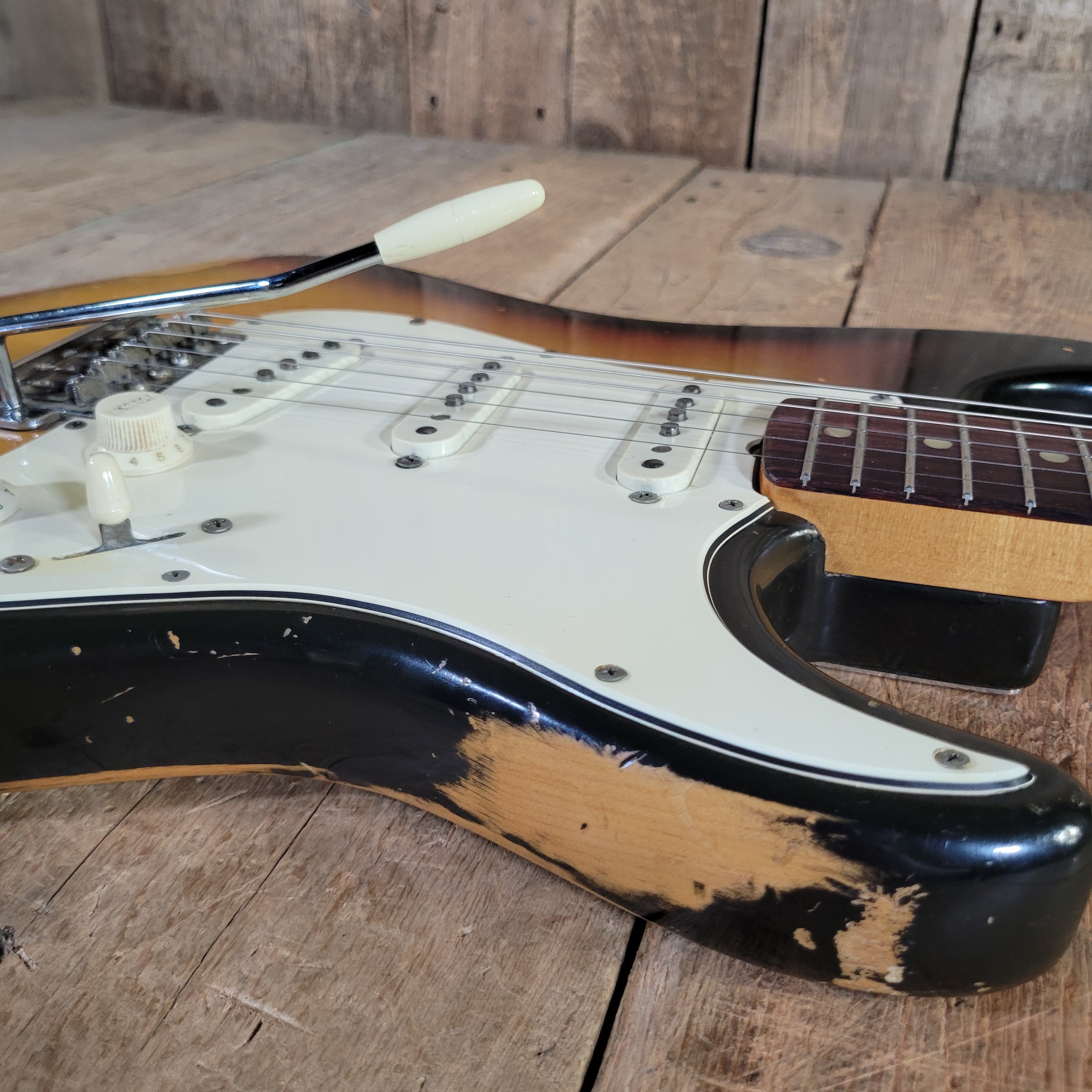 Fender 1969 Stratocaster Sunburst w/ original case Excellent