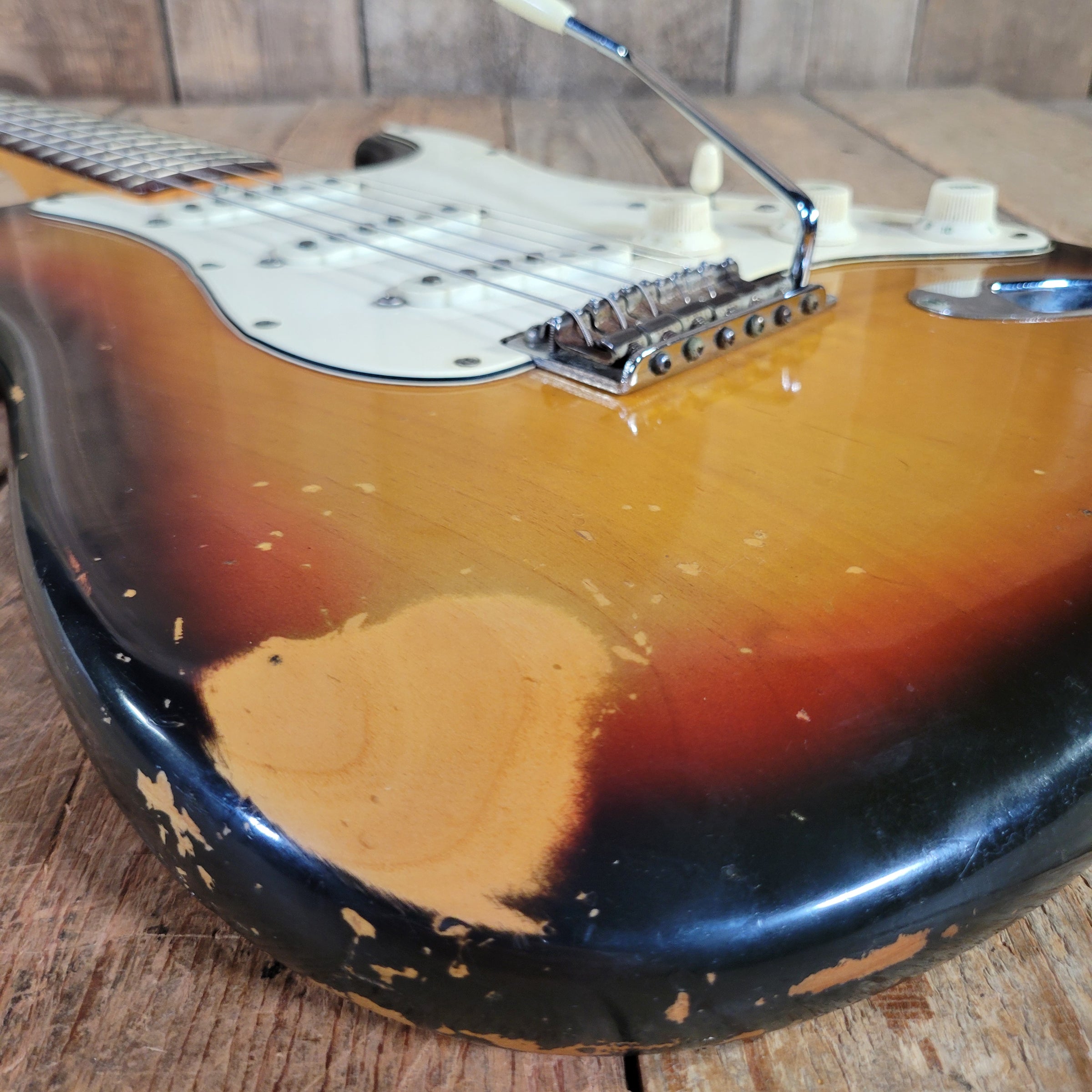 Fender 1969 Stratocaster Sunburst w/ original case Excellent