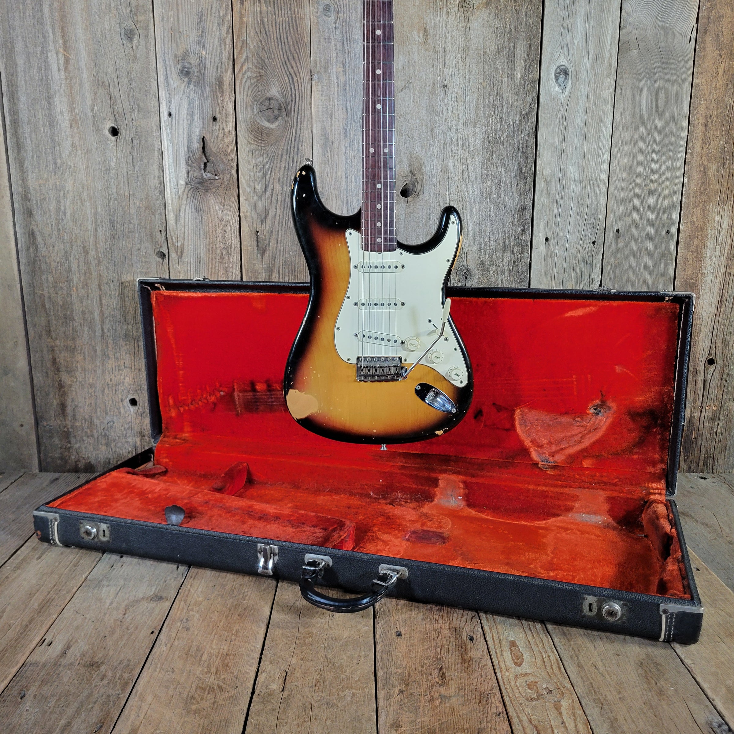 Fender 1969 Stratocaster Sunburst w/ original case Excellent