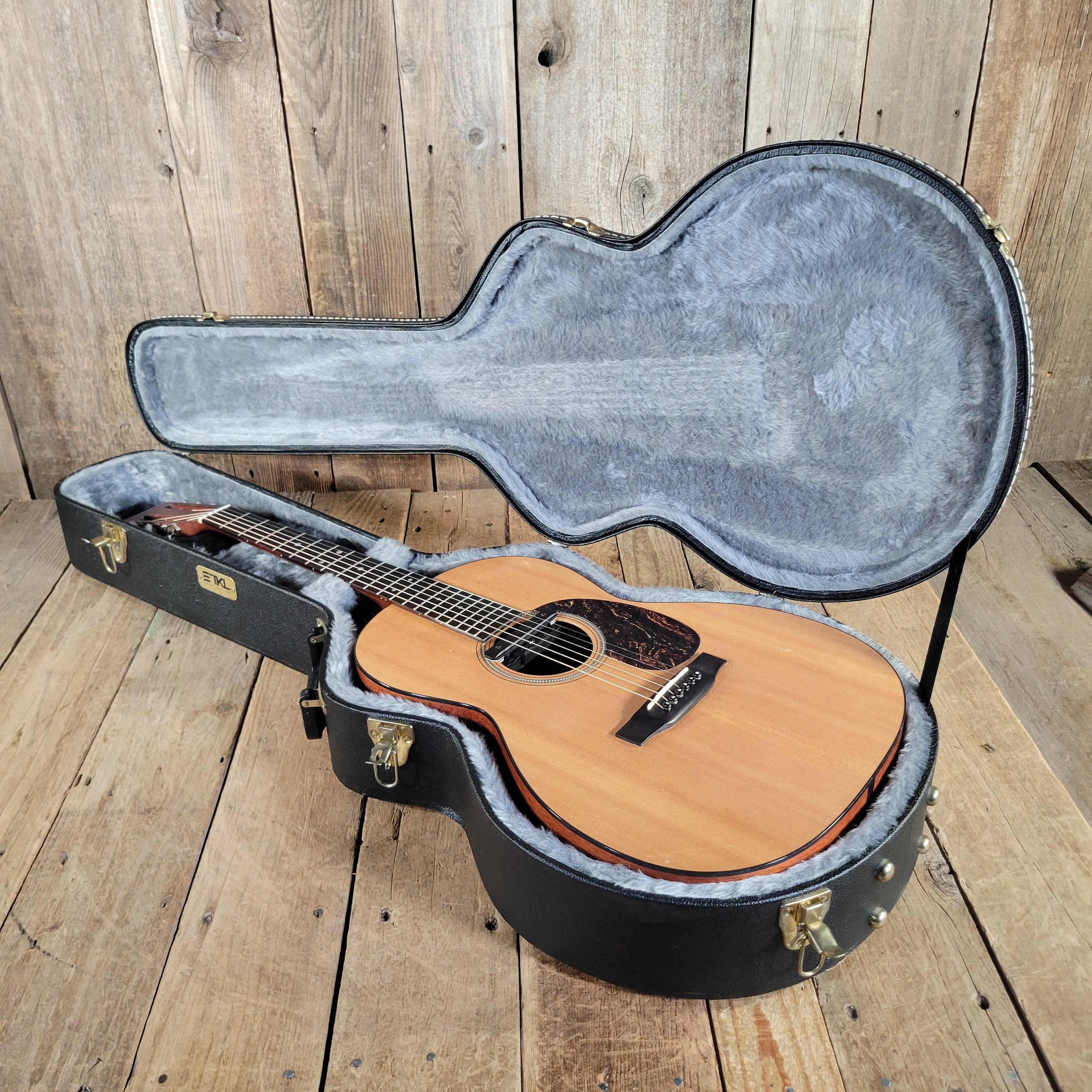 Martin 2001 000-16 SGT Slot Head Acoustic w/TKL Case