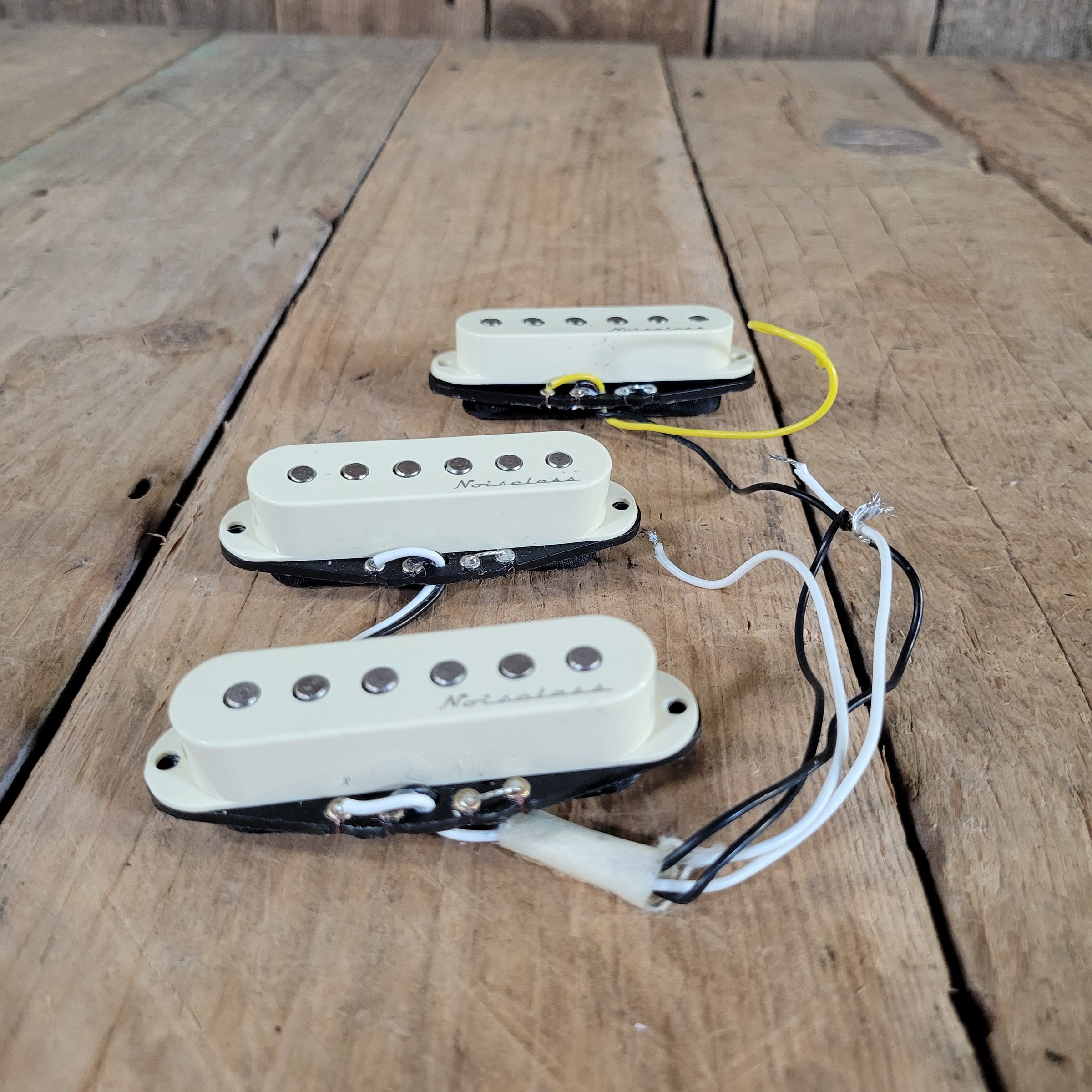 Fender Stratocaster Noiseless Pickup Set (3) with covers & Screws