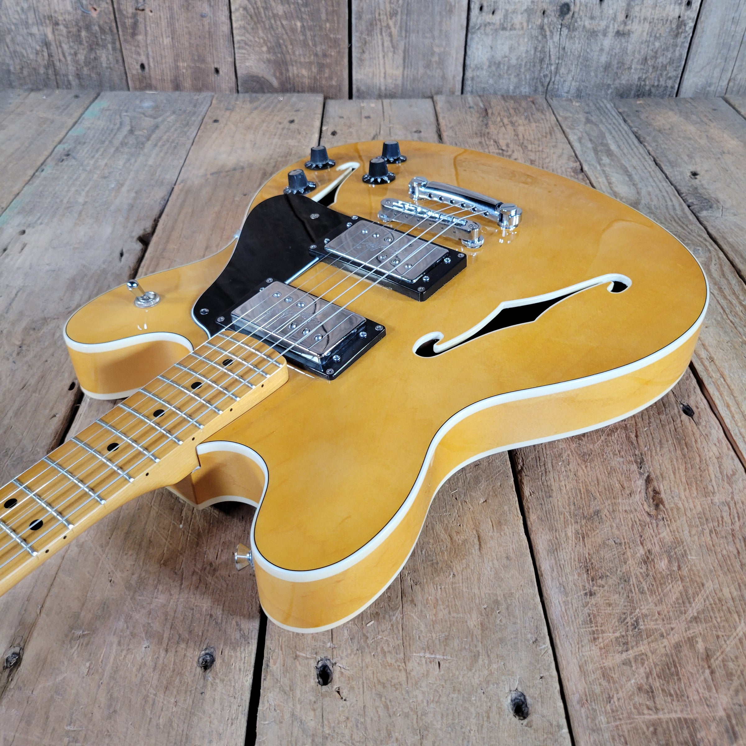 Fender 2017 Starcaster Mint Condition