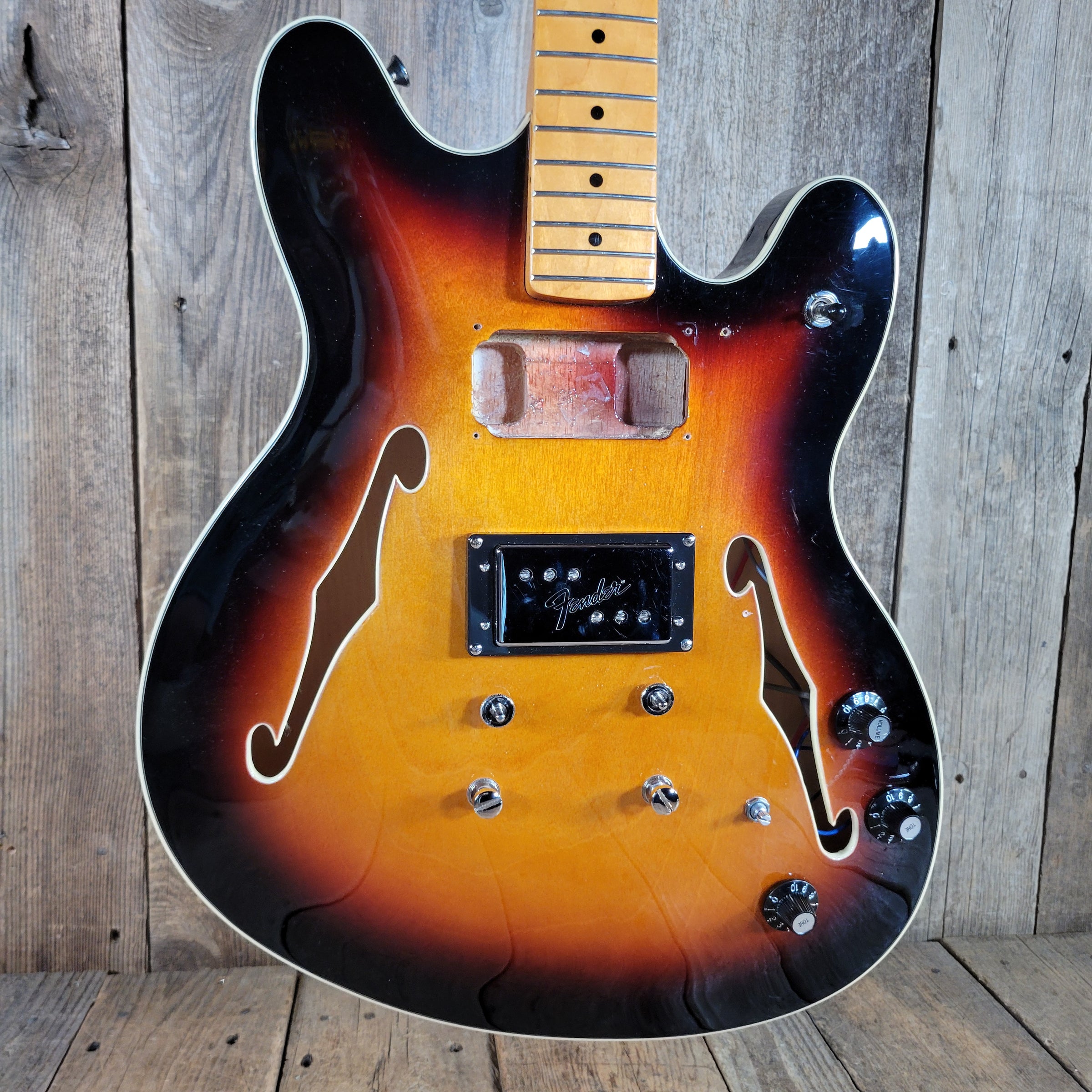 Squier Fender Classic Vibe Starcaster 2023 Semi-Hollow Guitar, poor