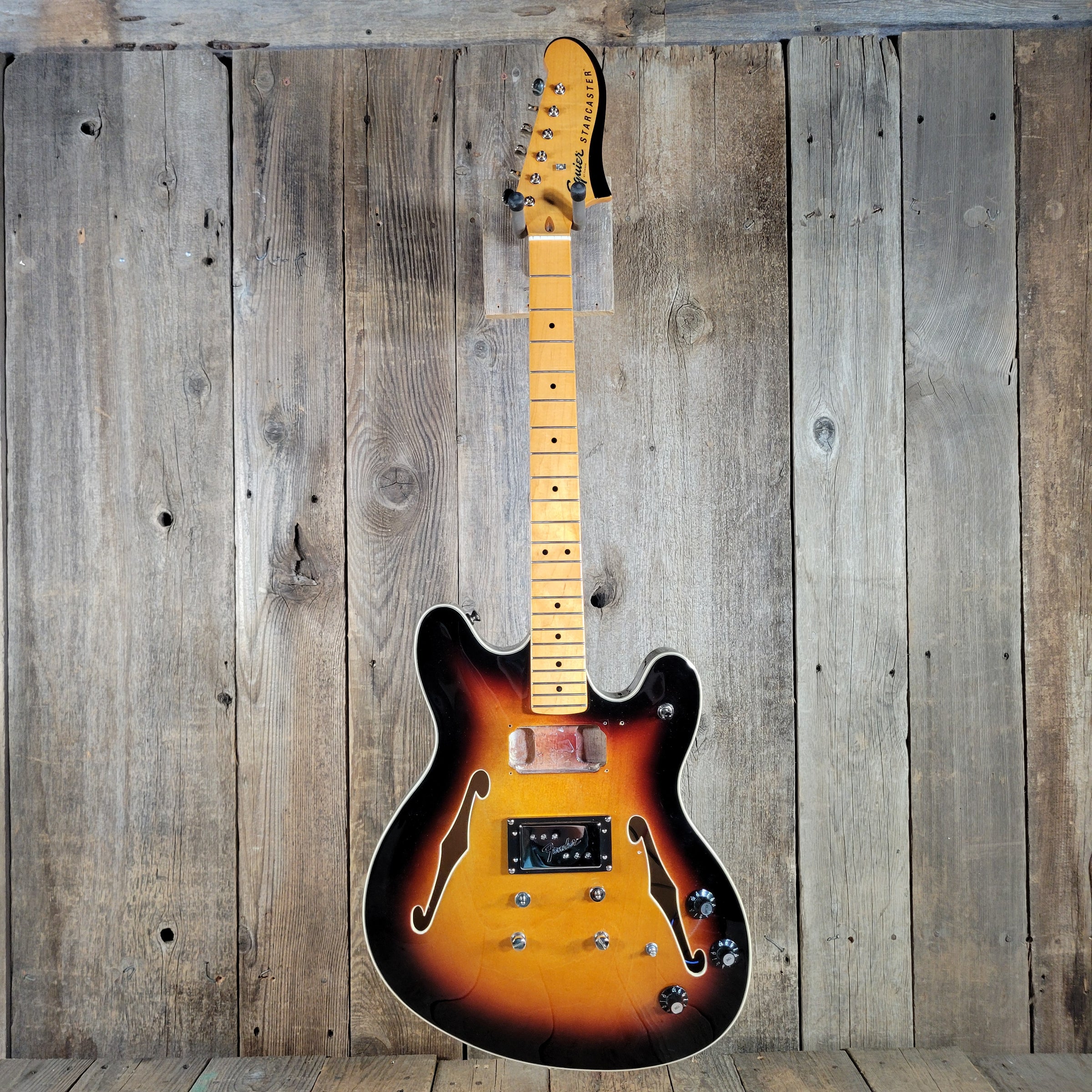 Squier Fender Classic Vibe Starcaster 2023 Semi-Hollow Guitar, poor