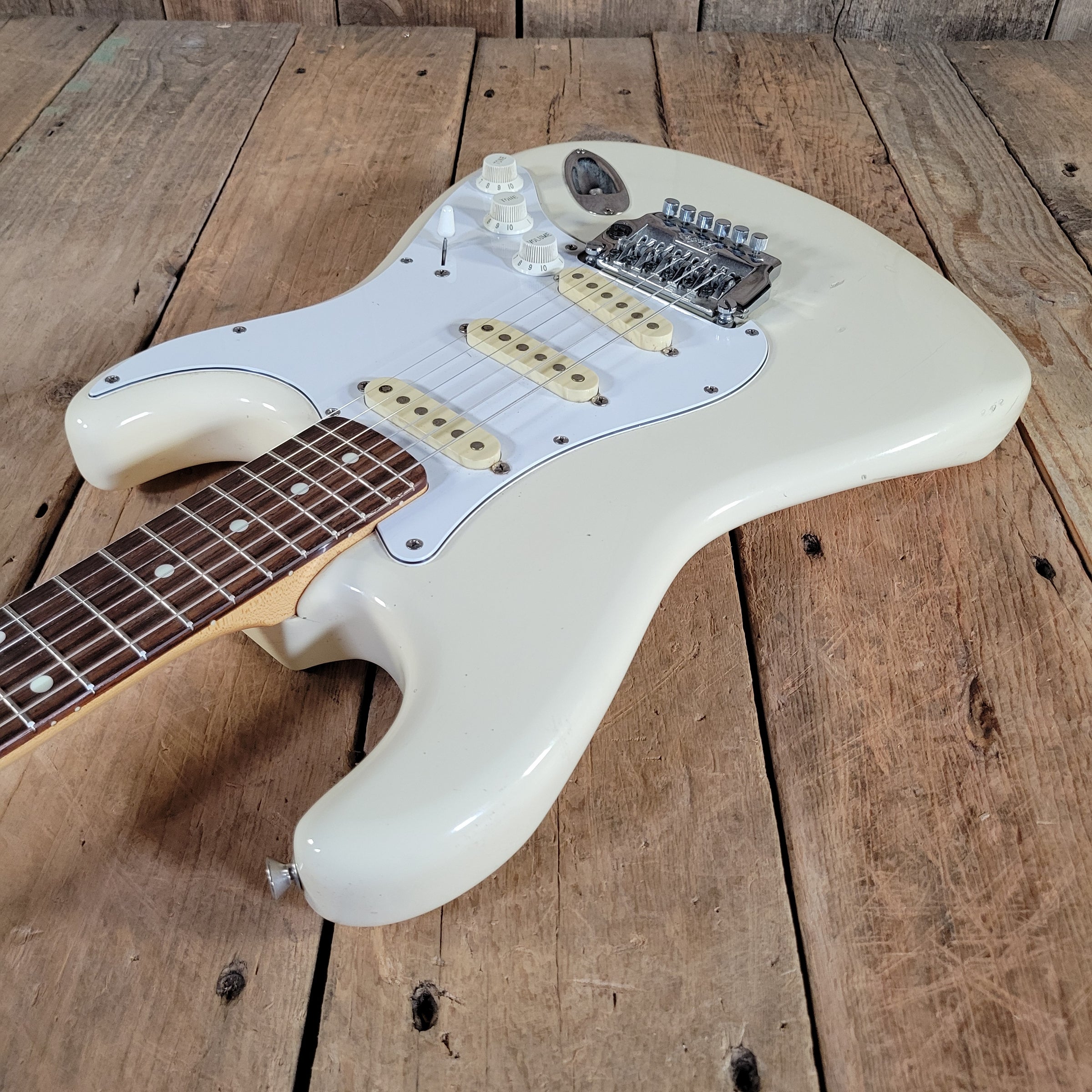 Squier 1987 Fender Stratocaster Japan Olympic White, Very Good