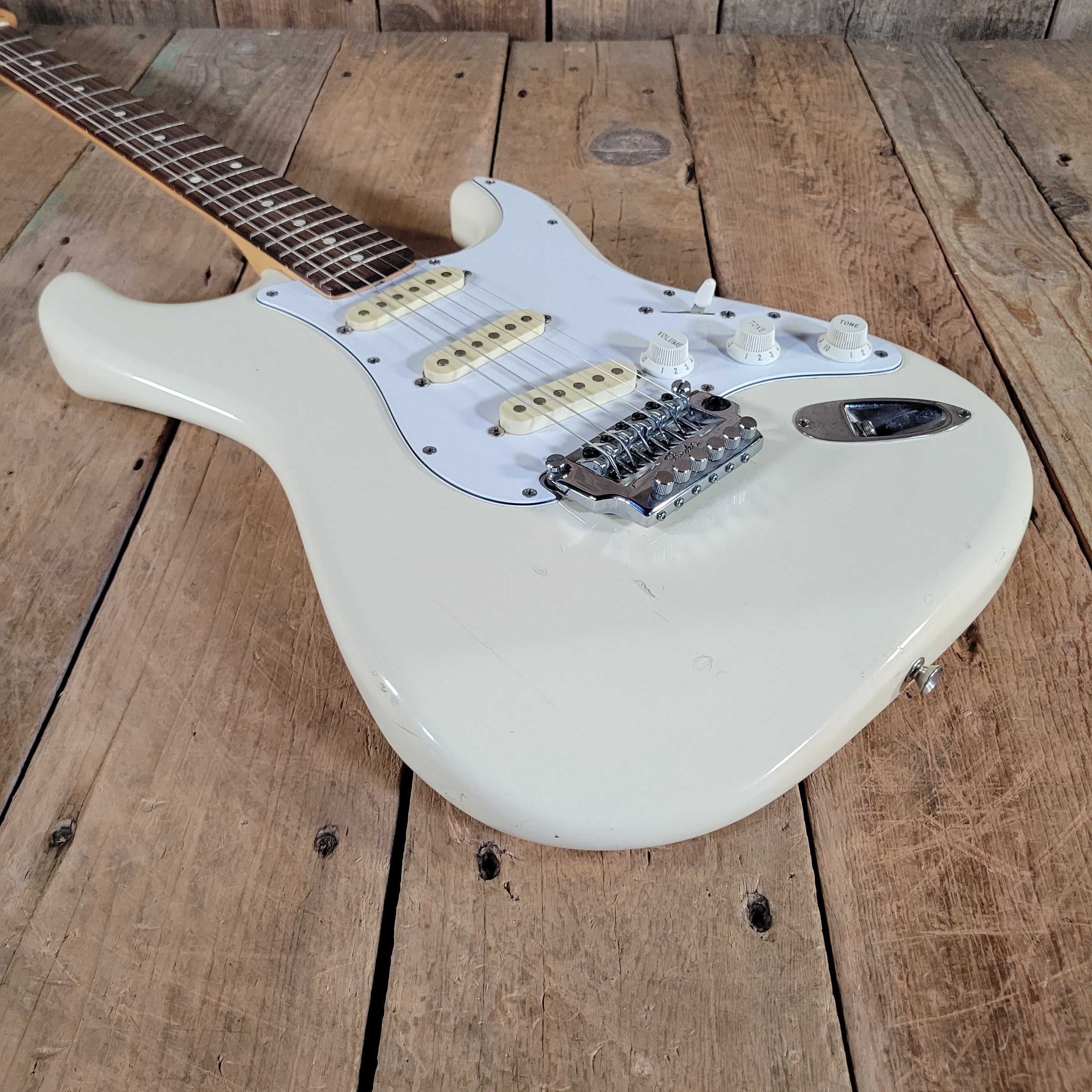 Squier 1987 Fender Stratocaster Japan Olympic White, Very Good