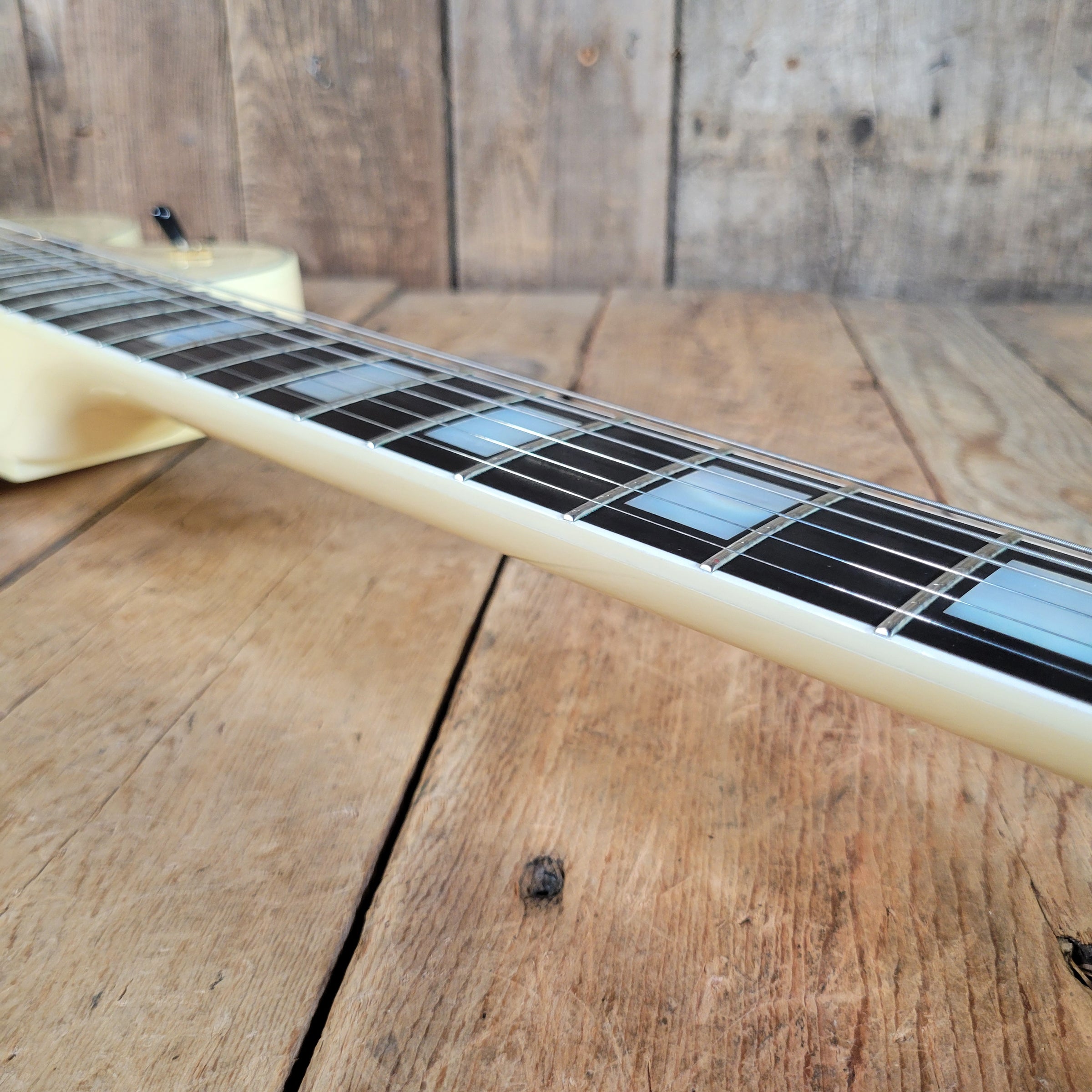 FGN 2012 Fujigen Neo Classic NCLC-20E/IV Les Paul Custom Vintage White w/ Hard Case & Paperwork, Excellent