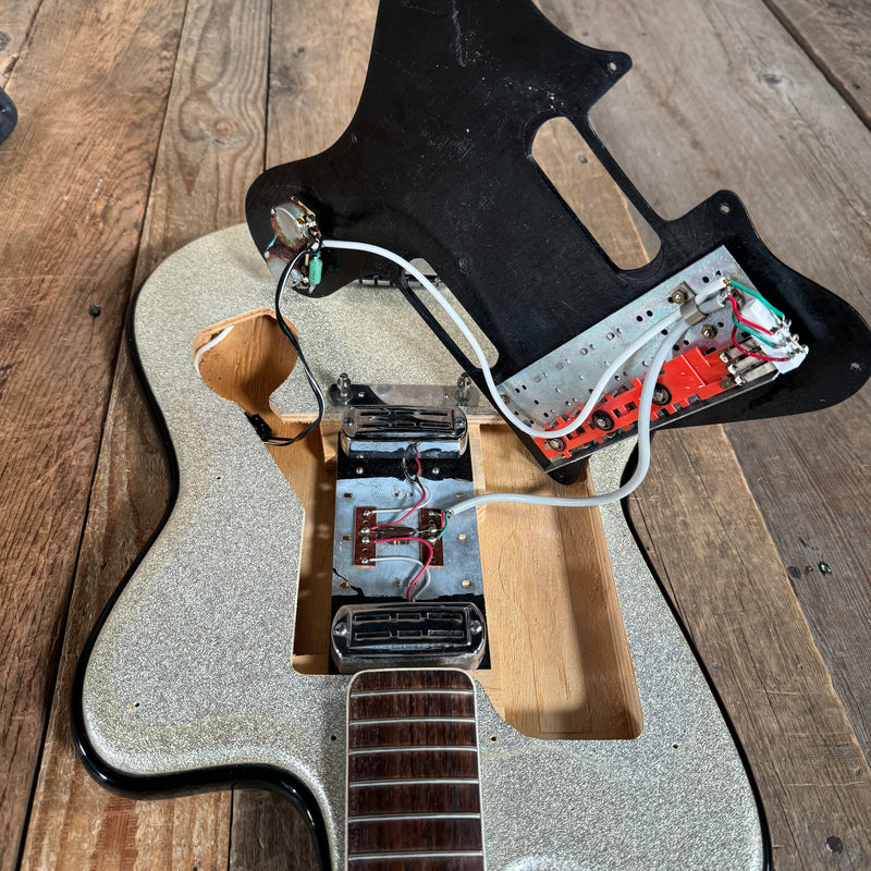 Tonemaster Imperial Model 20 – 1965 Crucianelli Silver Sparkle Vintage Guitar w/ Original Case