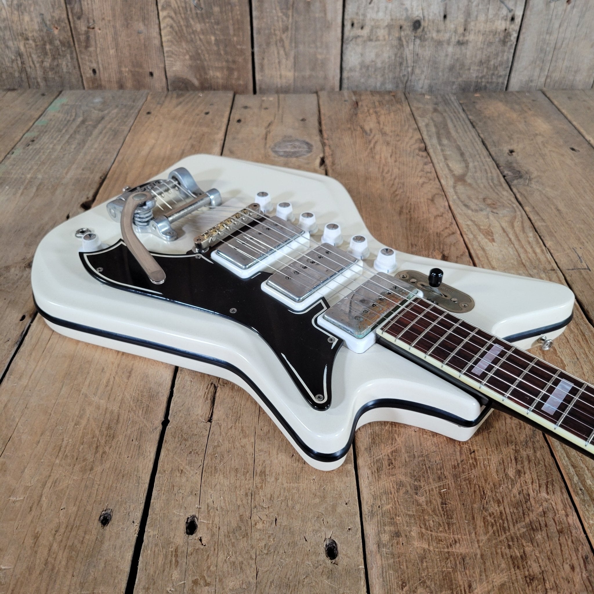 Airline by Valco Professional Res - O - Glass White 1964 – Original Case, Vintage USA Made, Iconic Tone & Style - Mahar's Vintage Guitars