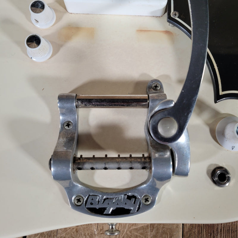 Airline by Valco Professional Res - O - Glass White 1964 – Original Case, Vintage USA Made, Iconic Tone & Style - Mahar's Vintage Guitars