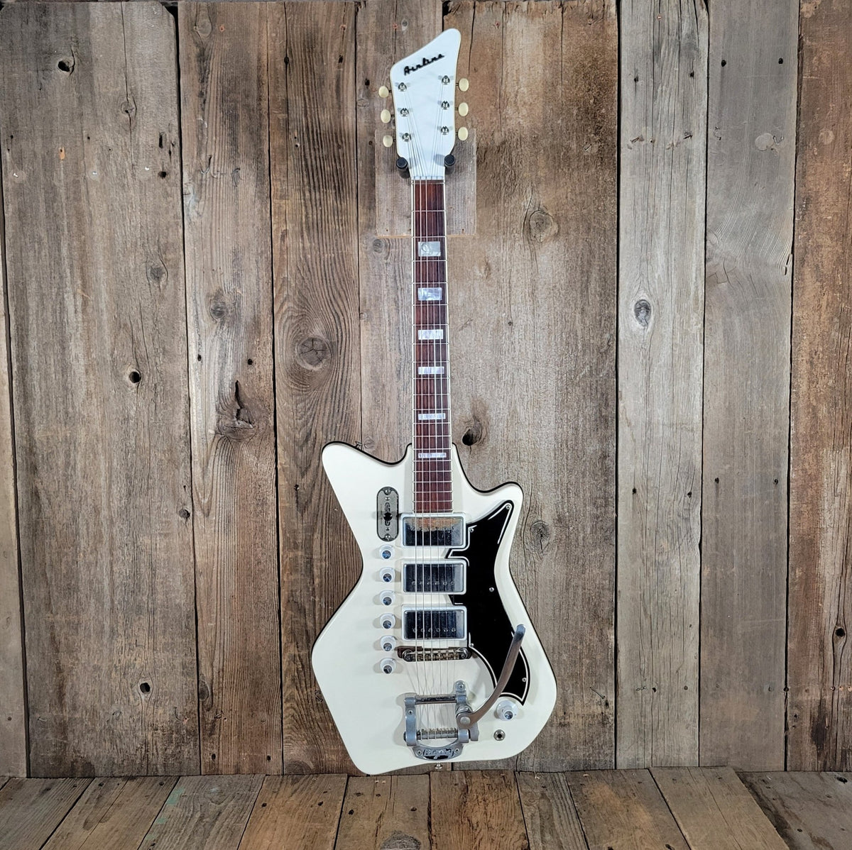Airline by Valco Professional Res - O - Glass White 1964 – Original Case, Vintage USA Made, Iconic Tone & Style - Mahar's Vintage Guitars