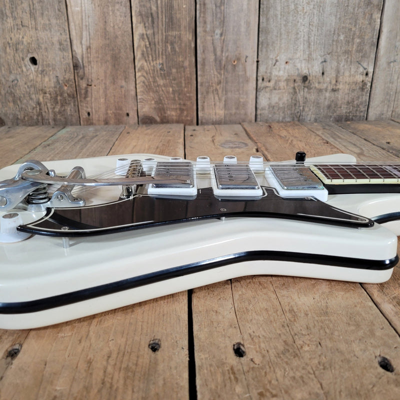 Airline by Valco Professional Res - O - Glass White 1964 – Original Case, Vintage USA Made, Iconic Tone & Style - Mahar's Vintage Guitars