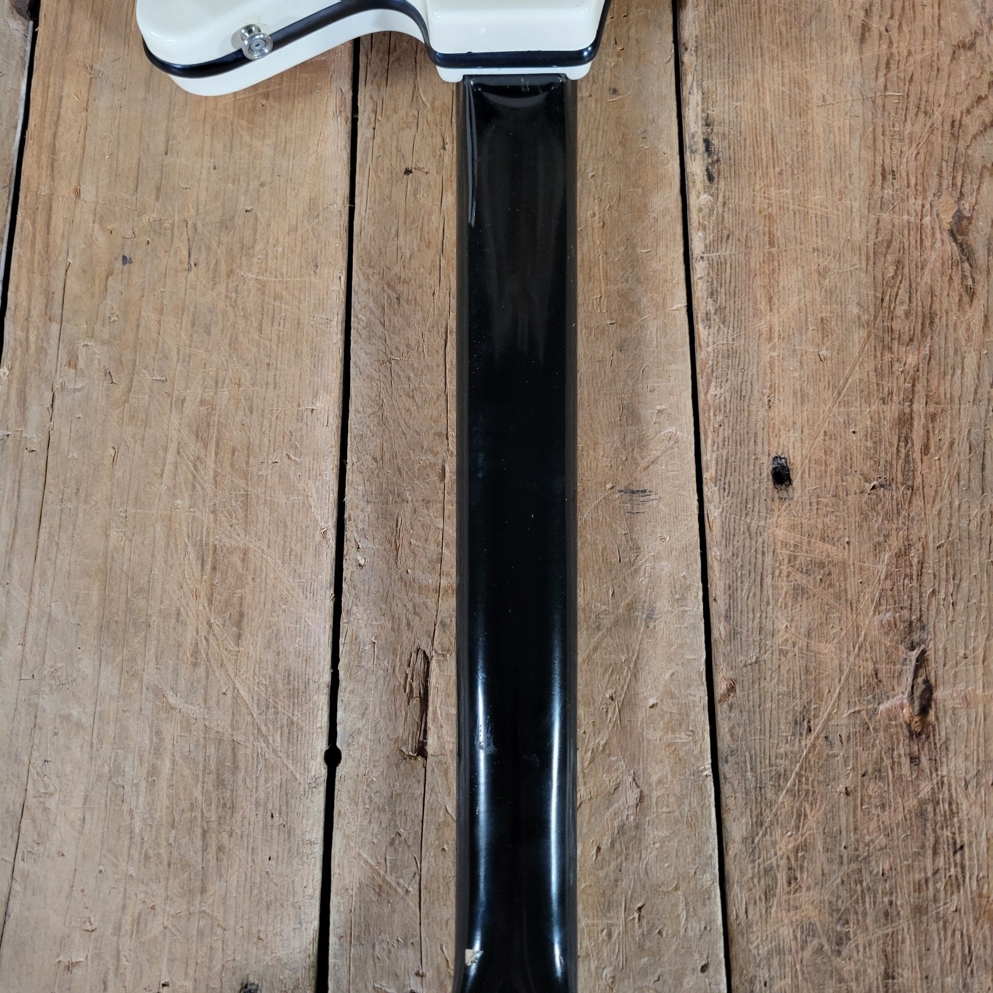 Airline by Valco Professional Res - O - Glass White 1964 – Original Case, Vintage USA Made, Iconic Tone & Style - Mahar's Vintage Guitars