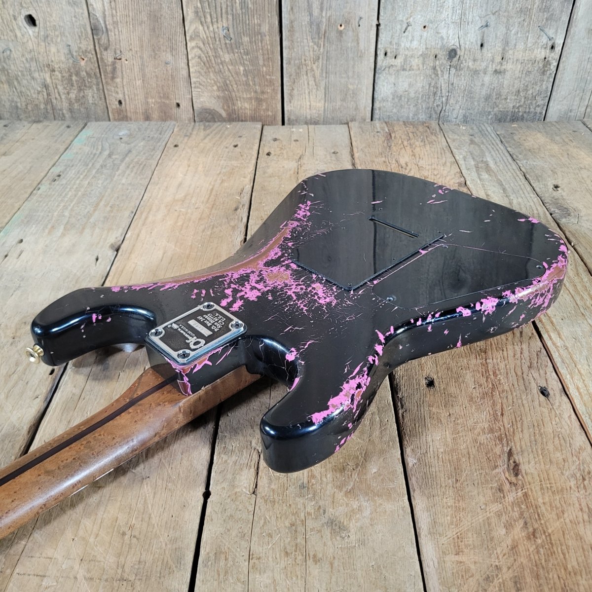 Charvel Custom Shop Master Built Strat 2024 Black over Platinum Pink - Mahar's Vintage Guitars