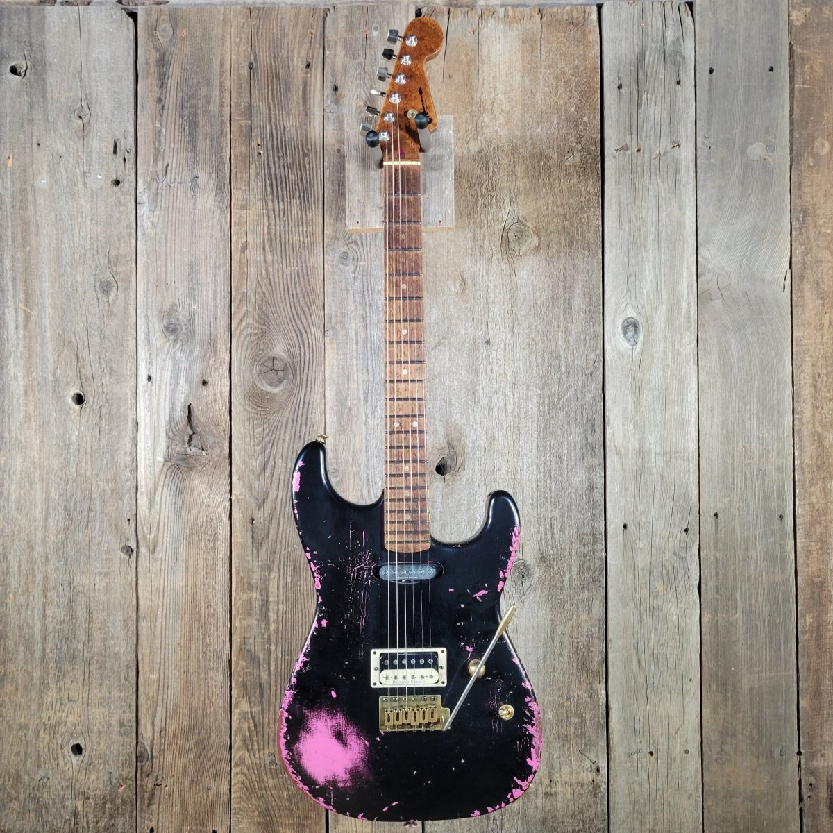 Charvel Custom Shop Master Built Strat 2024 Black over Platinum Pink - Mahar's Vintage Guitars
