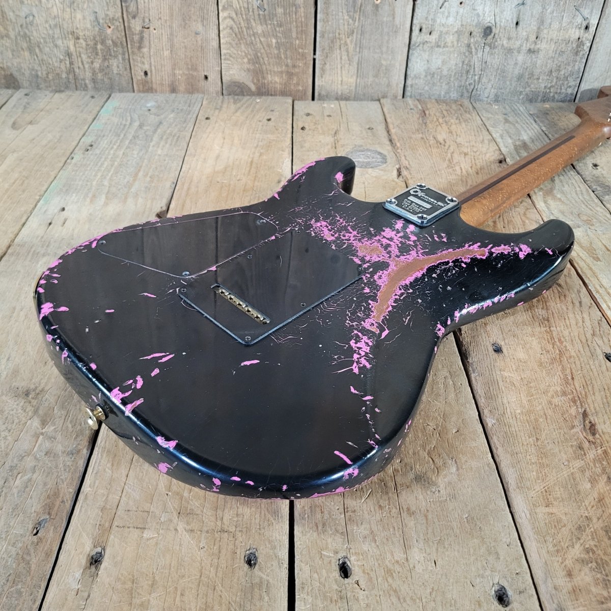 Charvel Custom Shop Master Built Strat 2024 Black over Platinum Pink - Mahar's Vintage Guitars