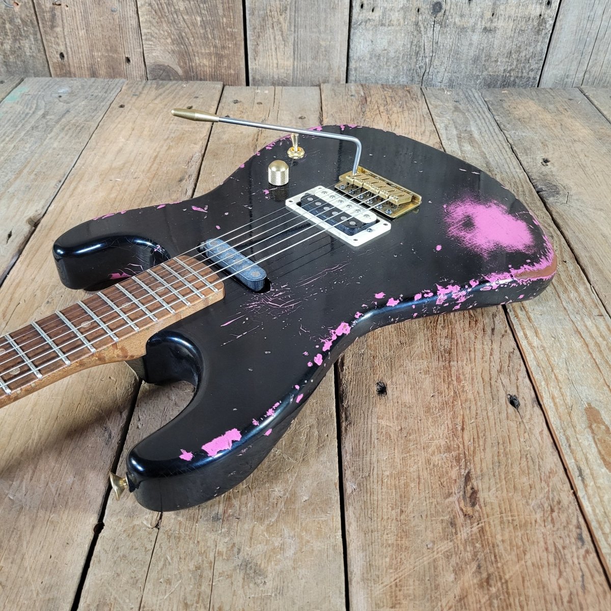 Charvel Custom Shop Master Built Strat 2024 Black over Platinum Pink - Mahar's Vintage Guitars