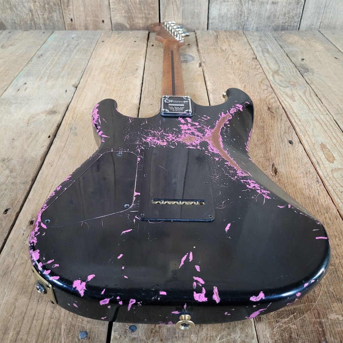 Charvel Custom Shop Master Built Strat 2024 Black over Platinum Pink - Mahar's Vintage Guitars