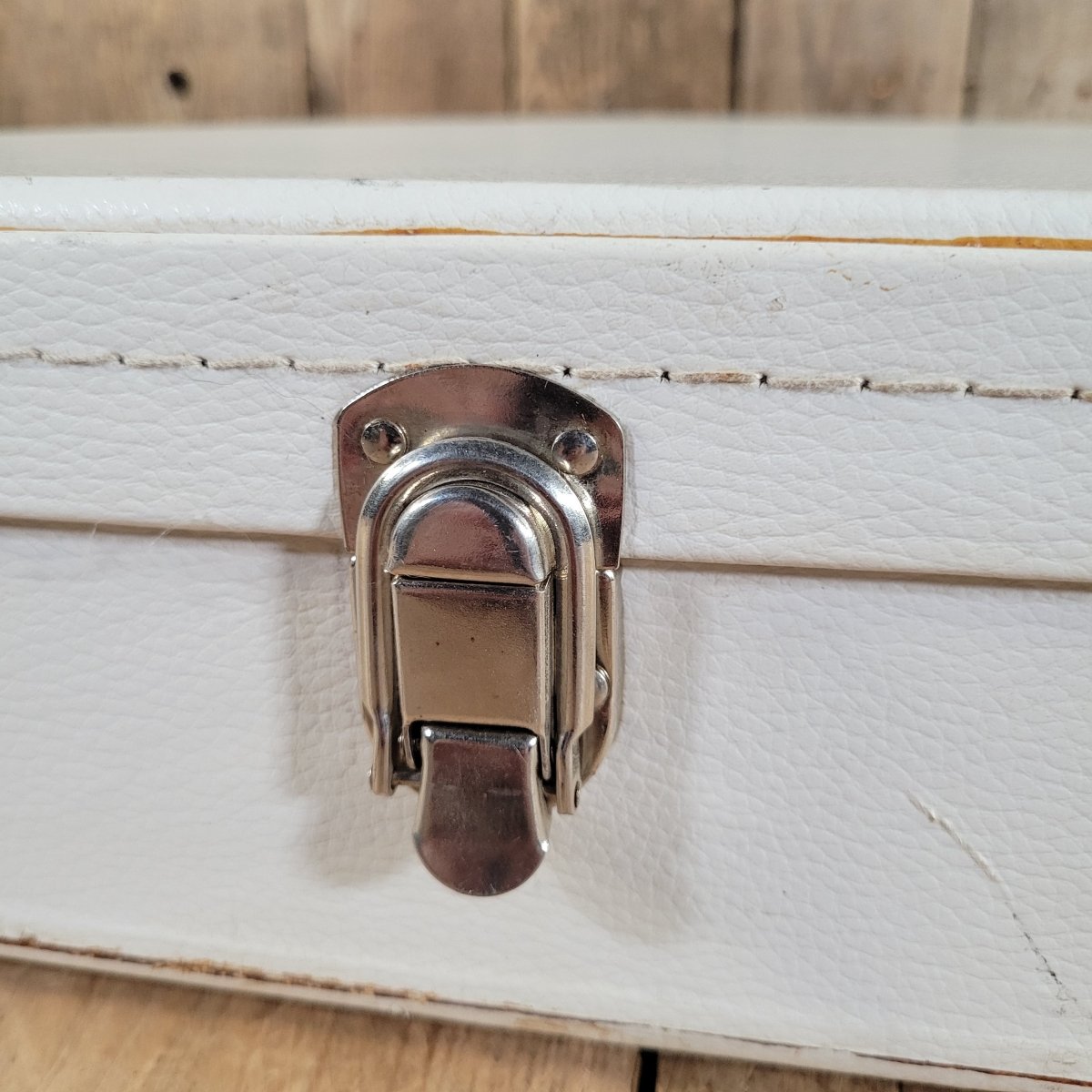 Coffin Case Fits Stratocaster, Telecaster, PRS, Les Paul, SG, Very Good - White - Mahar's Vintage Guitars
