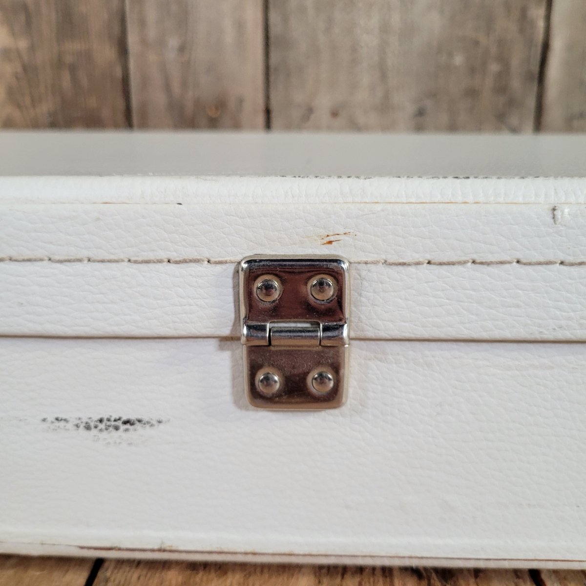 Coffin Case Fits Stratocaster, Telecaster, PRS, Les Paul, SG, Very Good - White - Mahar's Vintage Guitars