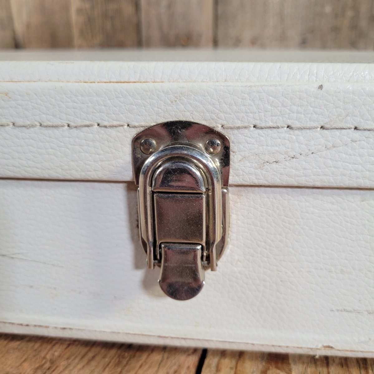 Coffin Case Fits Stratocaster, Telecaster, PRS, Les Paul, SG, Very Good - White - Mahar's Vintage Guitars