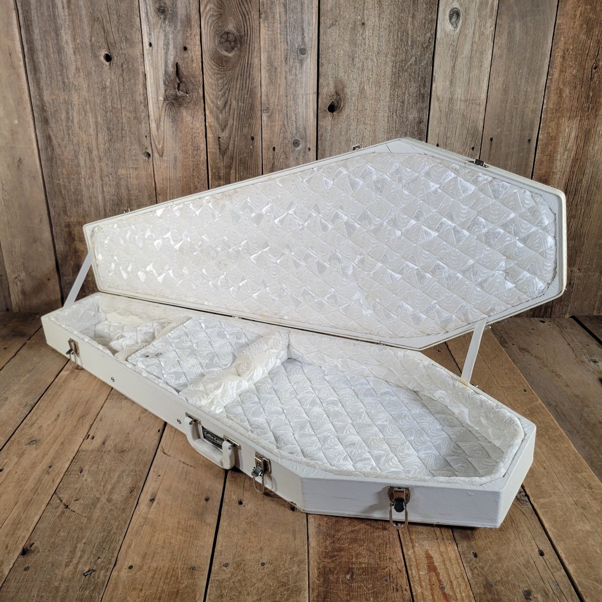 Coffin Case Fits Stratocaster, Telecaster, PRS, Les Paul, SG, Very Good - White - Mahar's Vintage Guitars