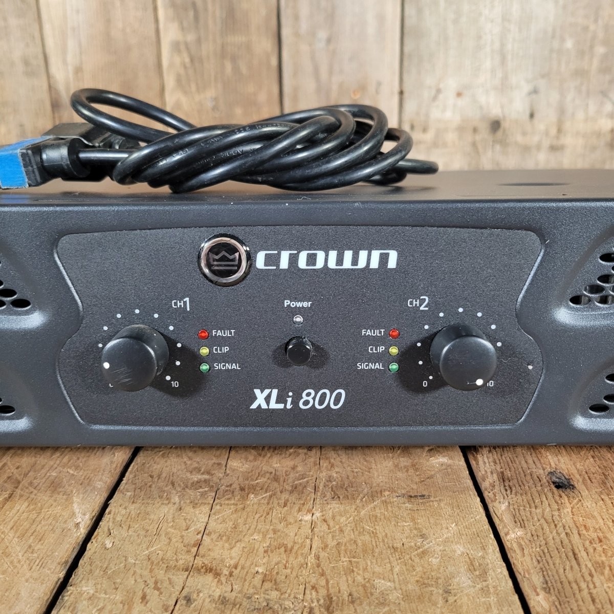Crown XLi800 Power Amplifier 2019 – Reliable 2 - Channel Solid - State Amp for Live Sound & Studio - Mahar's Vintage Guitars