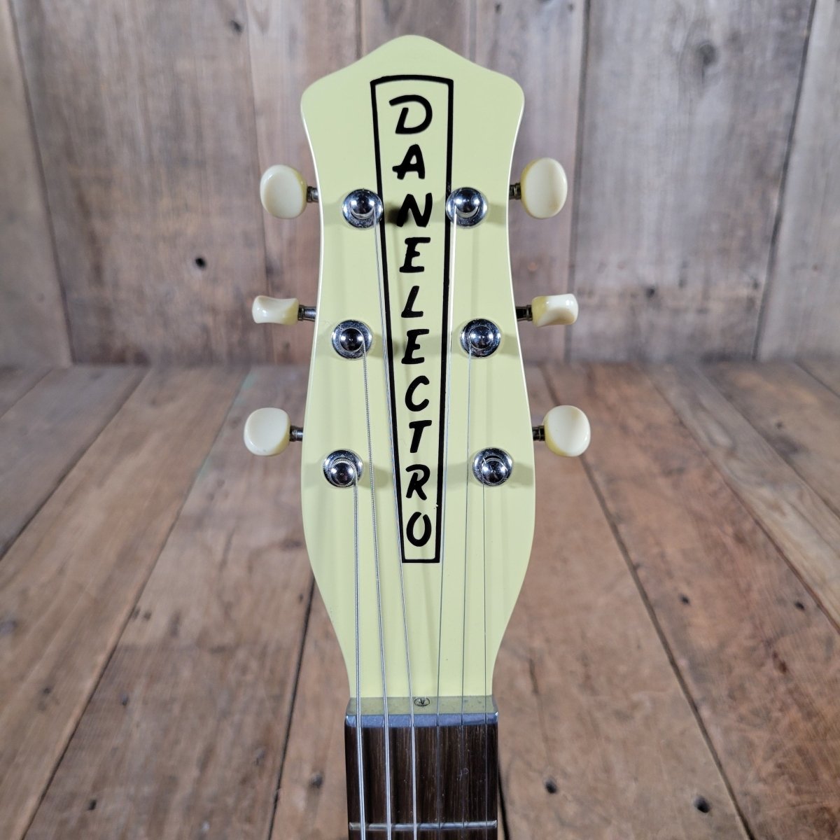 Danelectro 56 U - 2 Reissue Daddy - O Yellow with gig bag 1998 - Mahar's Vintage Guitars