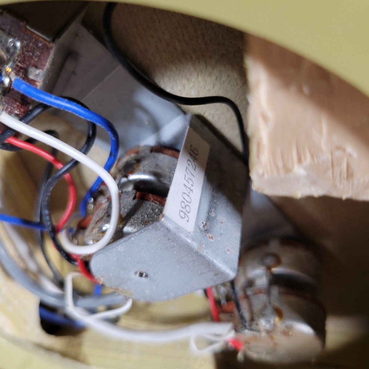 Danelectro 56 U - 2 Reissue Daddy - O Yellow with gig bag 1998 - Mahar's Vintage Guitars