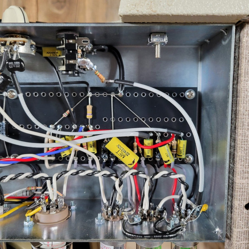Divided By 13 JRT 9/13 Combo Fawn with Cream V – NEW 2025 Boutique Tube Amplifier - Mahar's Vintage Guitars