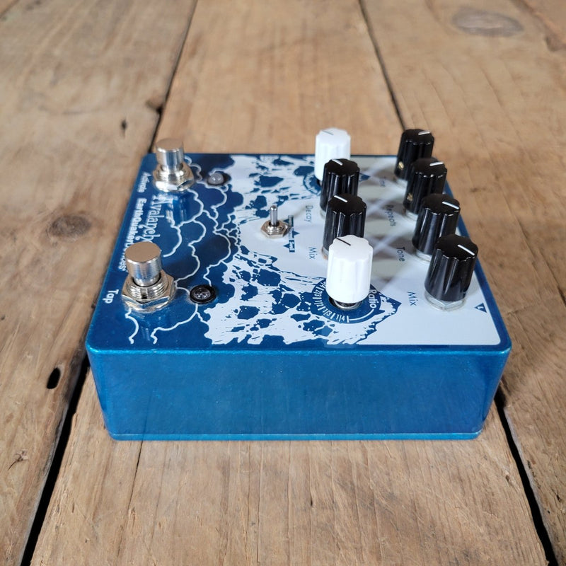 EarthQuaker Devices Avalanche Run Reverb & Delay Pedal - Mahar's Vintage Guitars