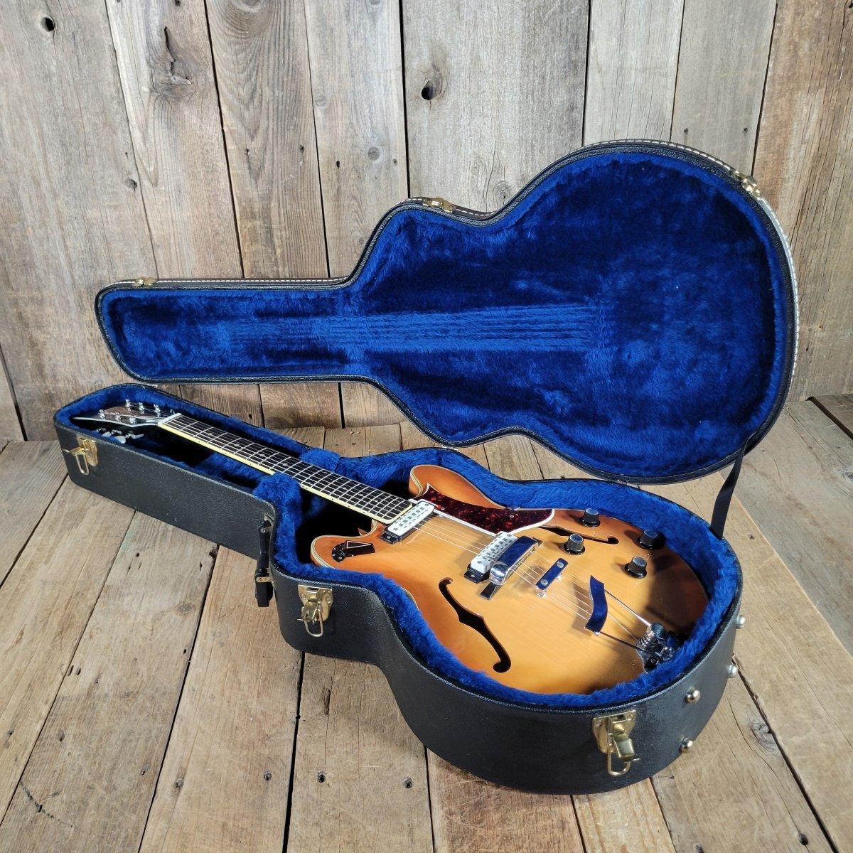 Eko 1963 Barracuda 290 w/ Hard Case Excellent - Mahar's Vintage Guitars