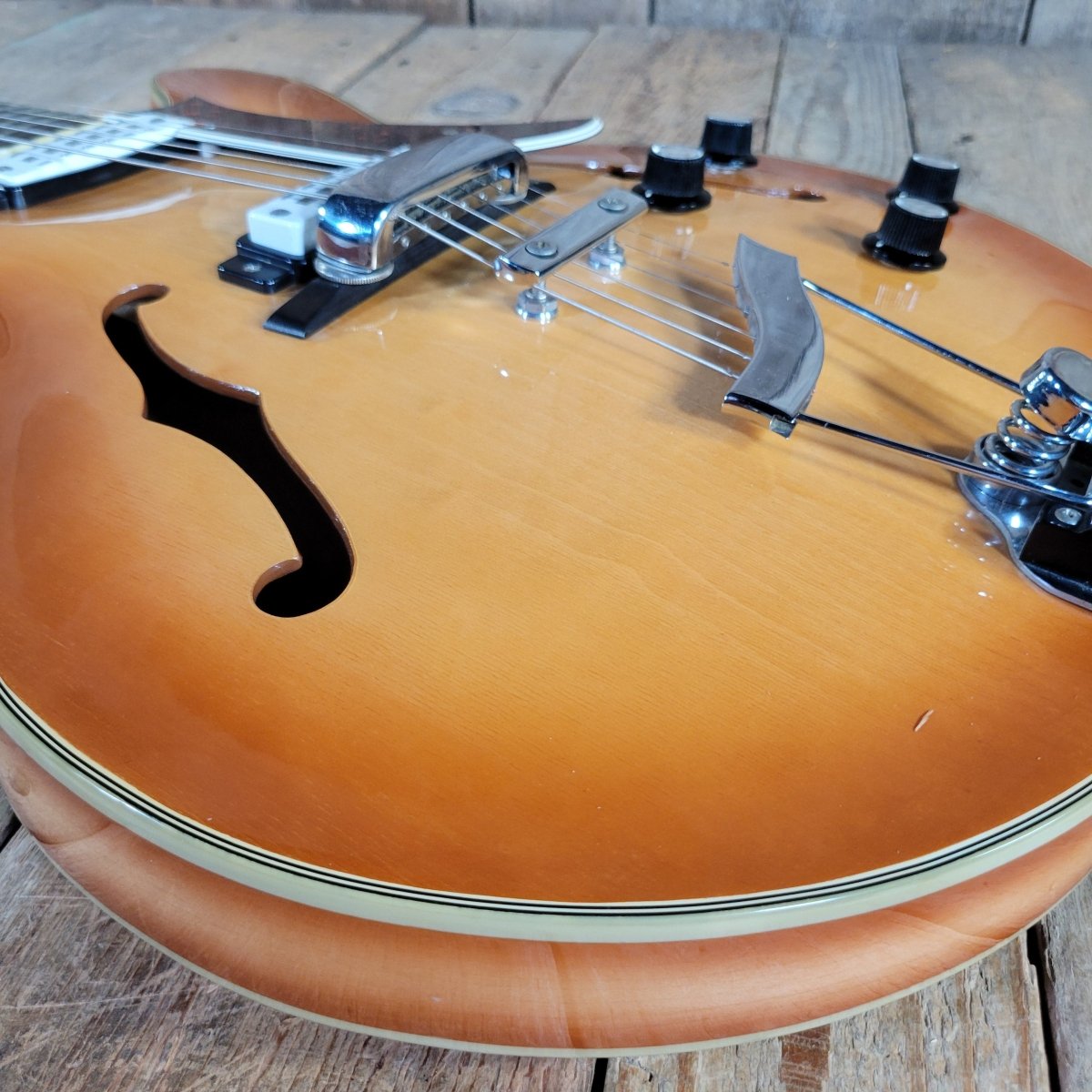 Eko 1963 Barracuda 290 w/ Hard Case Excellent - Mahar's Vintage Guitars