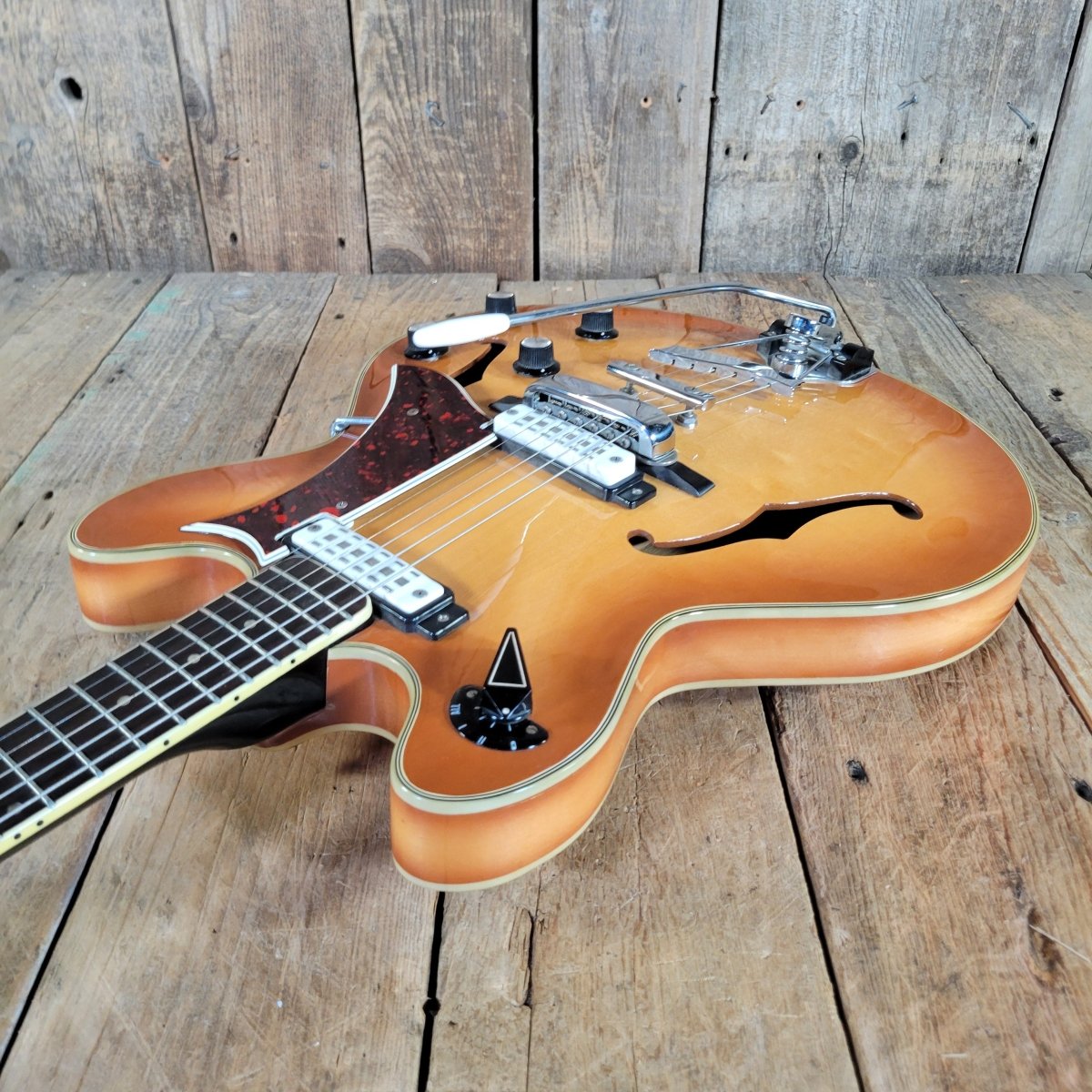 Eko 1963 Barracuda 290 w/ Hard Case Excellent - Mahar's Vintage Guitars